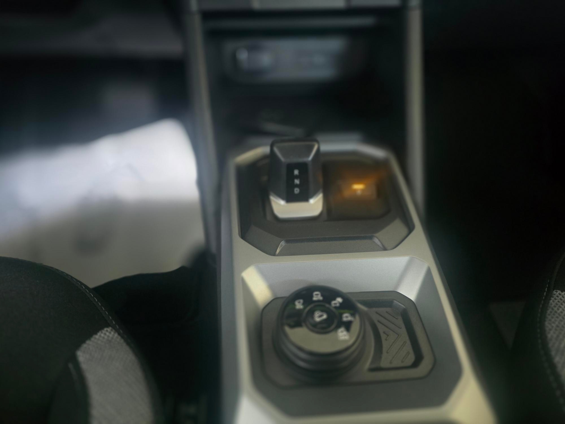DACIA Duster 1.2 Hybrid Journey 4WD-image-6