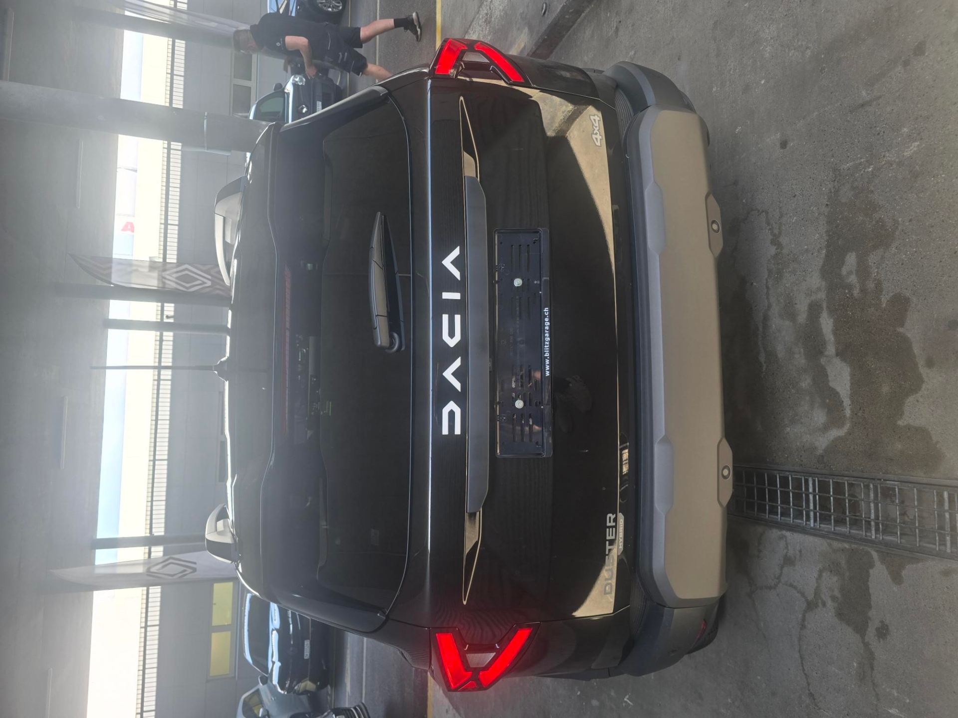 DACIA Duster 1.2 Hybrid Journey 4WD-image-2