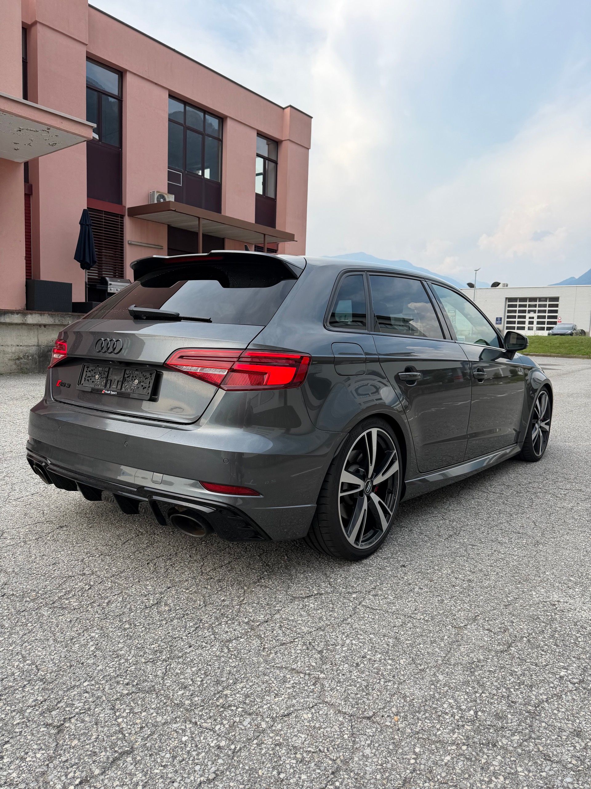 AUDI 2.5 T FSI quattro S-Tronic-image-3