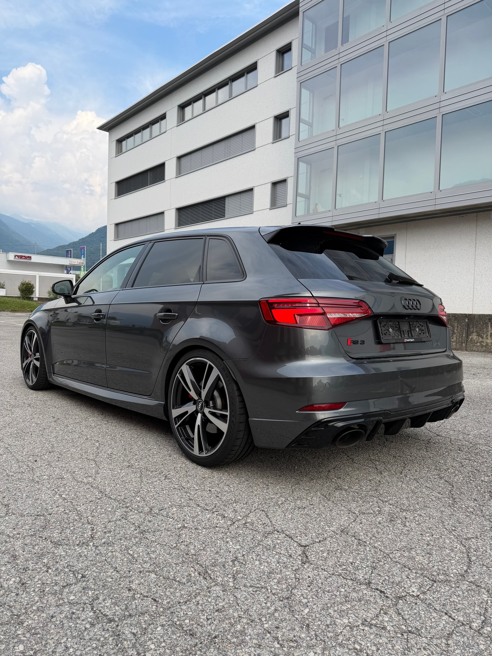 AUDI 2.5 T FSI quattro S-Tronic-image-2