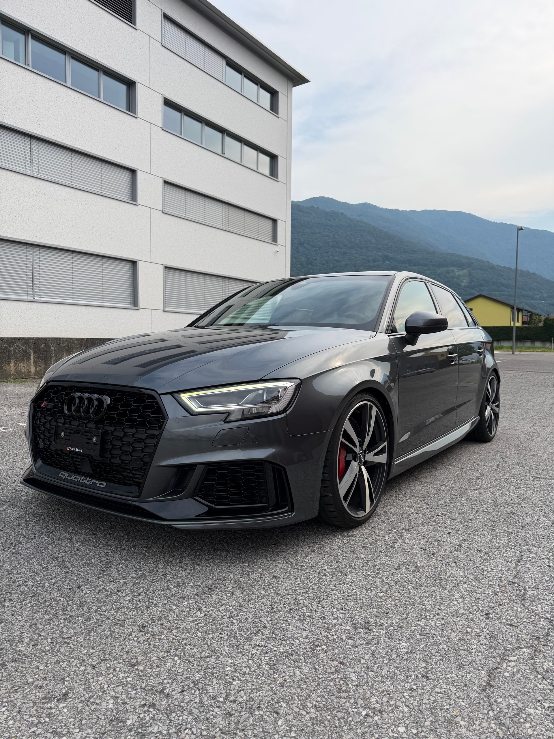 AUDI 2.5 T FSI quattro S-Tronic-image-1