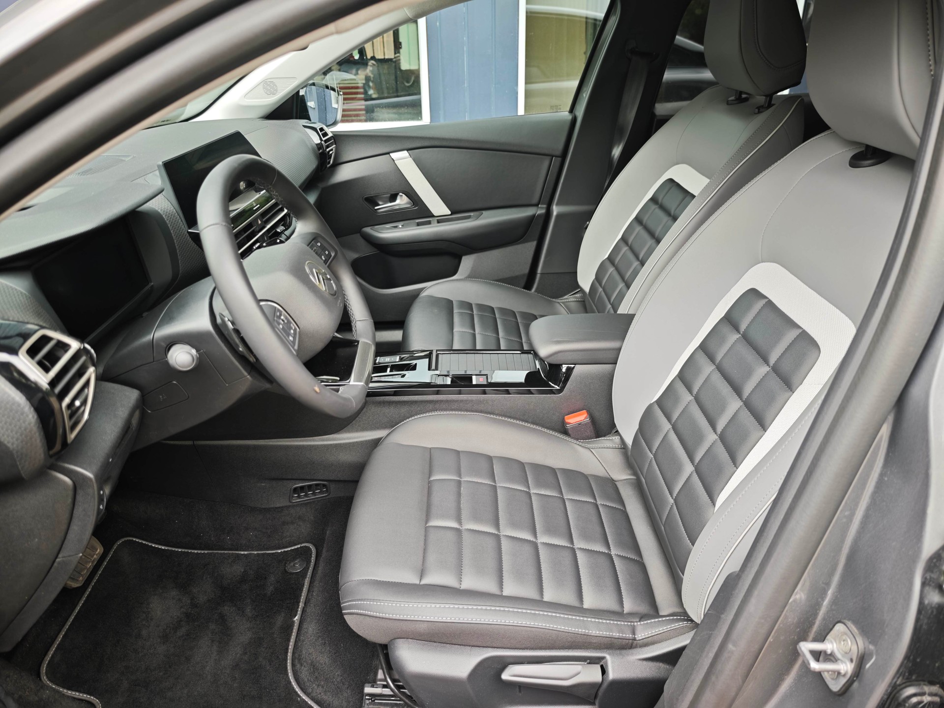 CITROEN C4 HEV Max e-DCS6-image-3