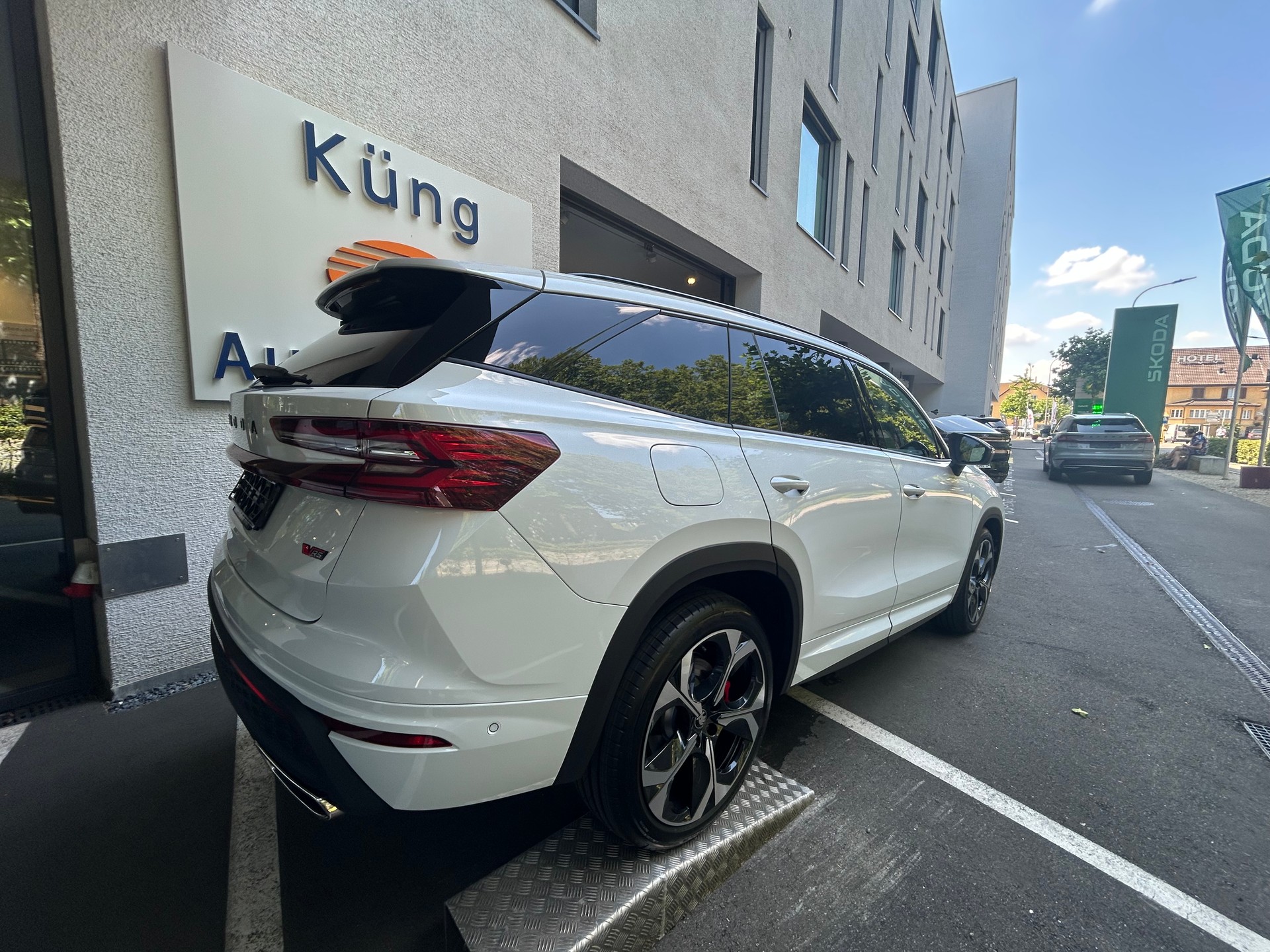 SKODA Kodiaq 2.0 TSI RS 4x4-showroom-element-2