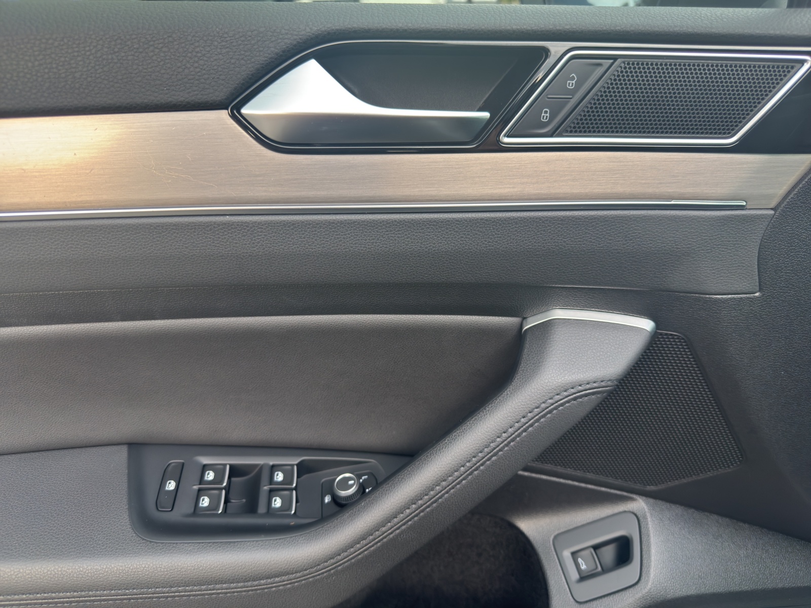 VW Passat Variant 2.0 TDI BMT High. DSG 4Motion-image-15