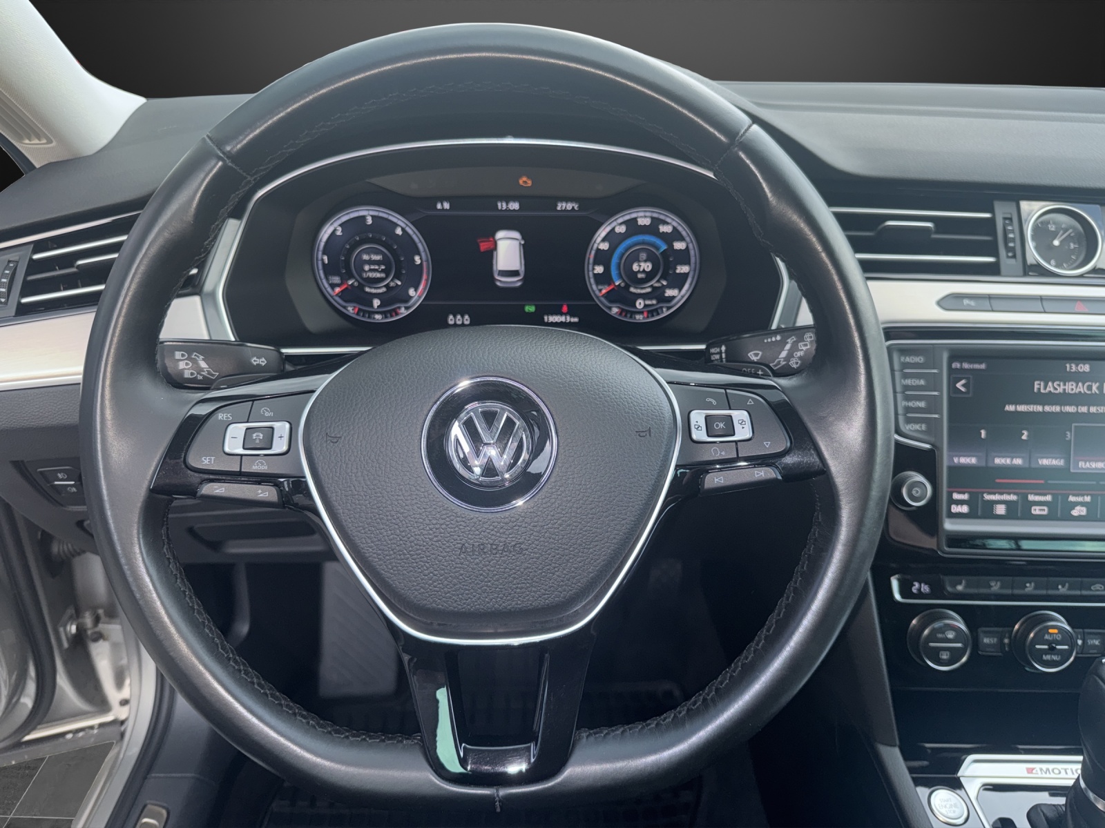 VW Passat Variant 2.0 TDI BMT High. DSG 4Motion-image-10