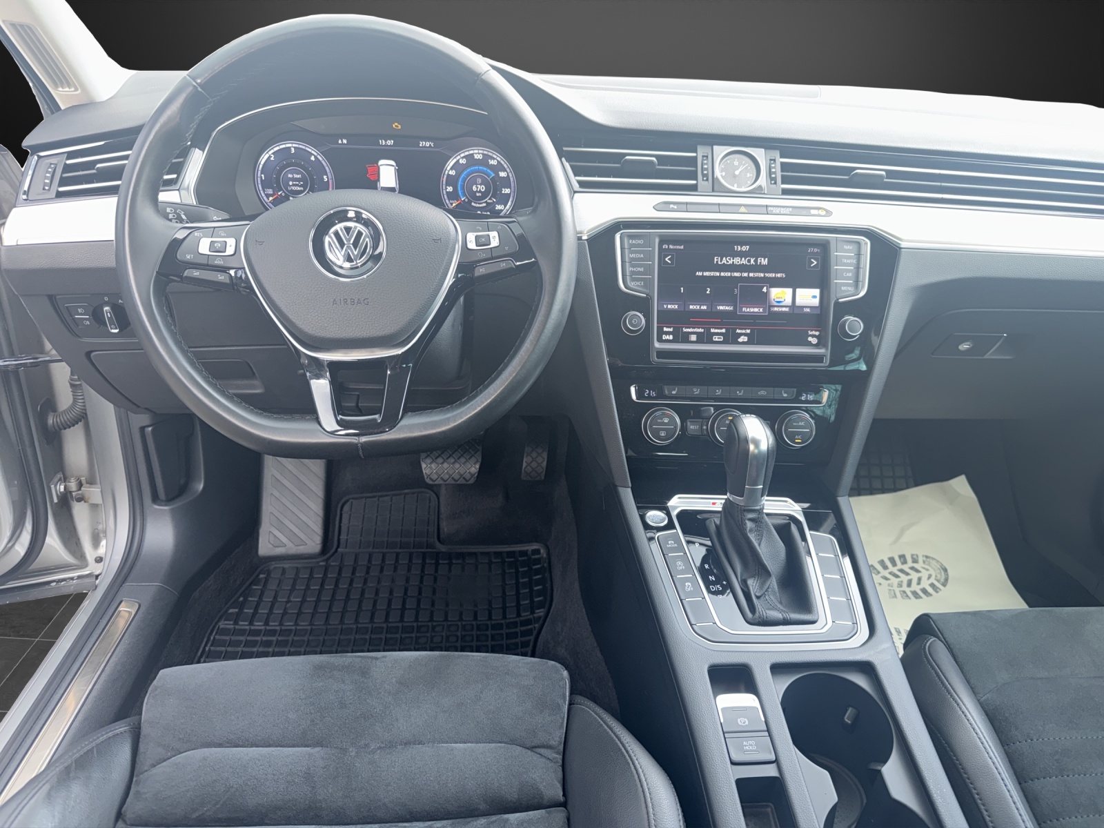 VW Passat Variant 2.0 TDI BMT High. DSG 4Motion-image-9