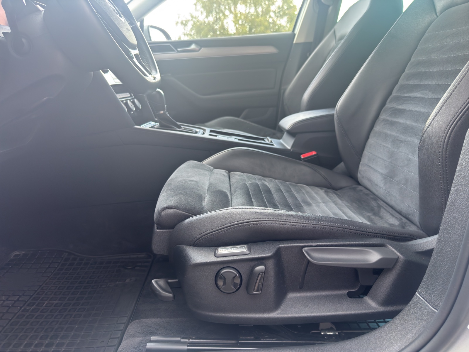VW Passat Variant 2.0 TDI BMT High. DSG 4Motion-image-16
