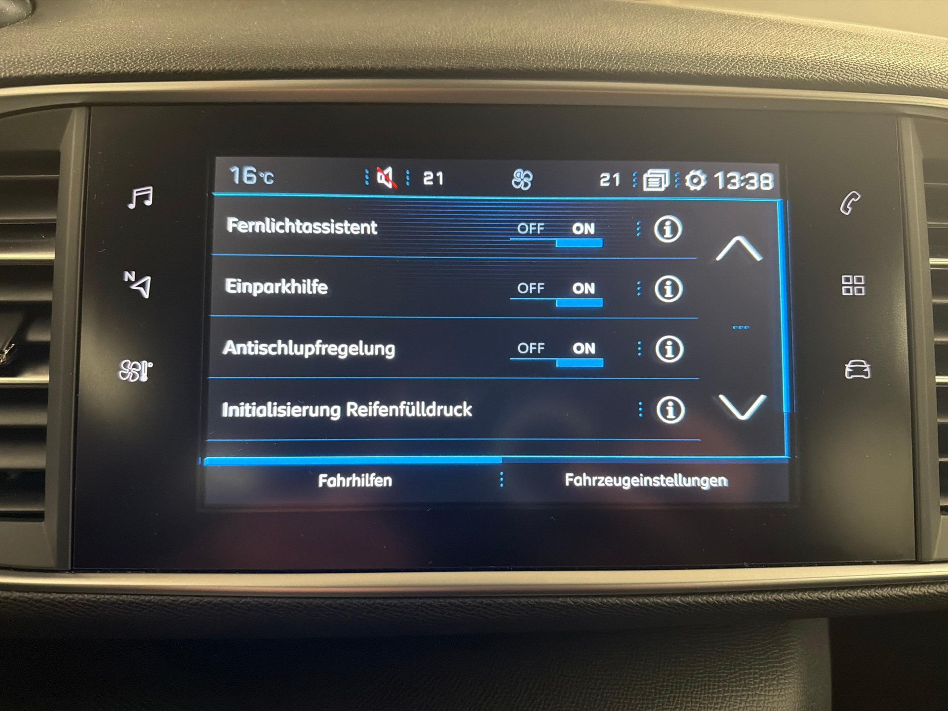 PEUGEOT 308 1.2 PureTech 130 Allure S/S-image-17