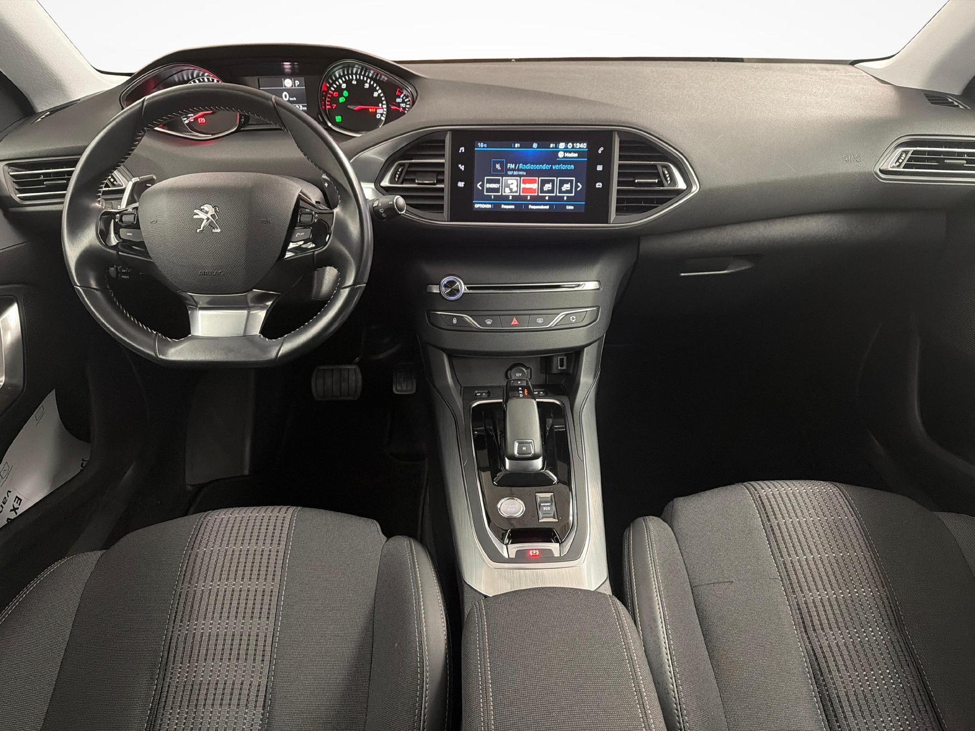 PEUGEOT 308 1.2 PureTech 130 Allure S/S-image-8