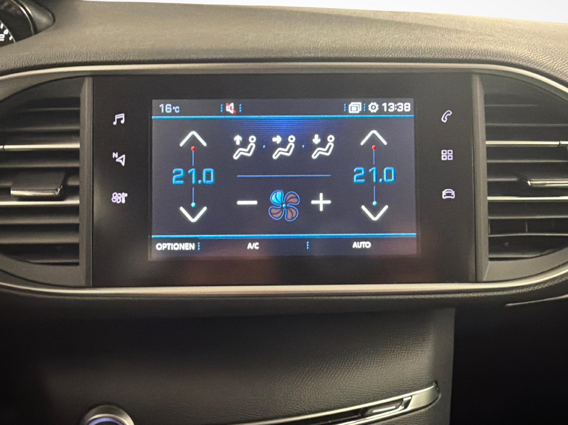 PEUGEOT 308 1.2 PureTech 130 Allure S/S-image-16