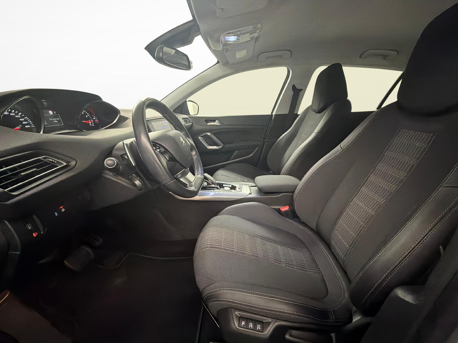 PEUGEOT 308 1.2 PureTech 130 Allure S/S-image-9