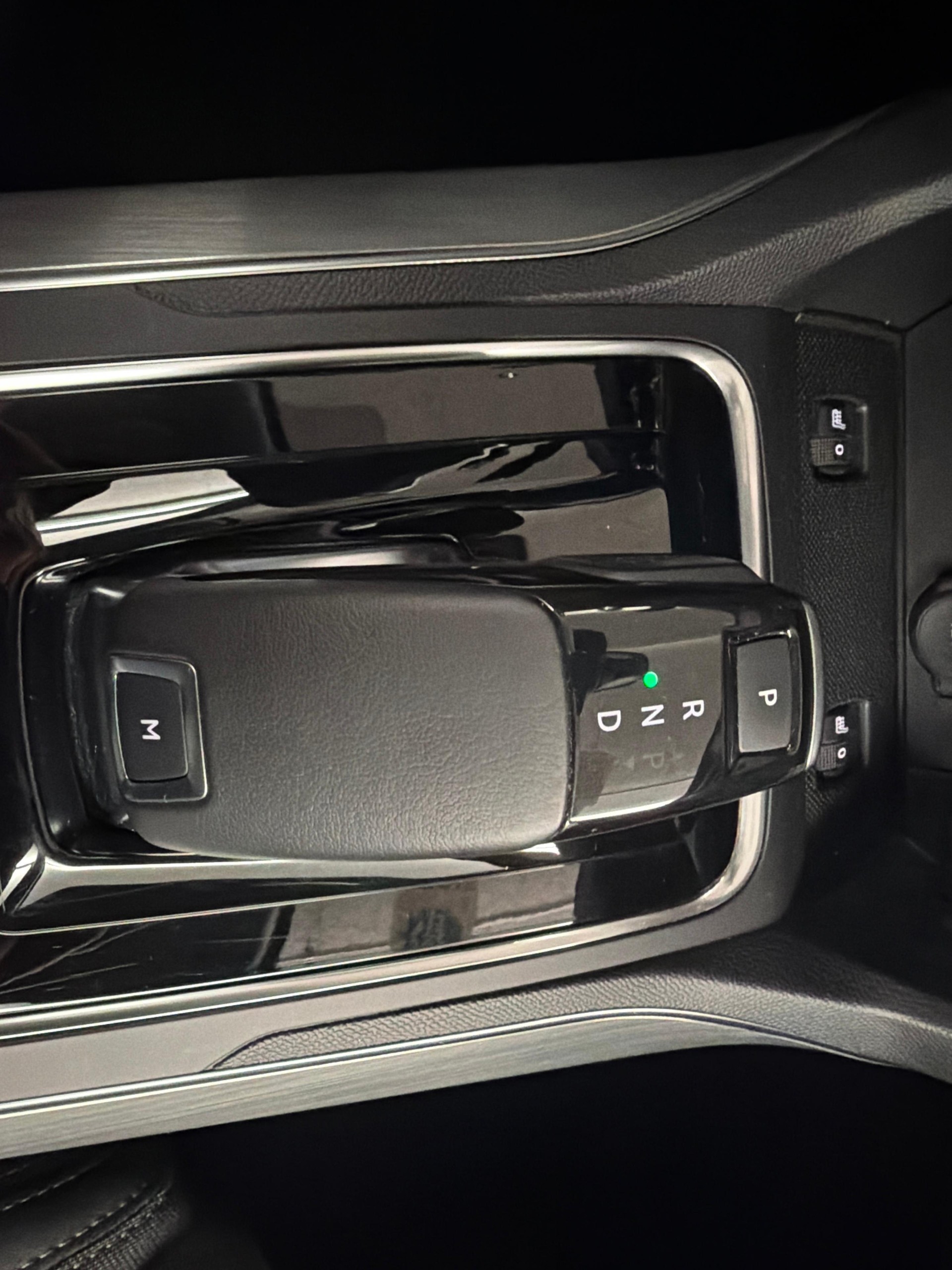 PEUGEOT 308 1.2 PureTech 130 Allure S/S-image-18