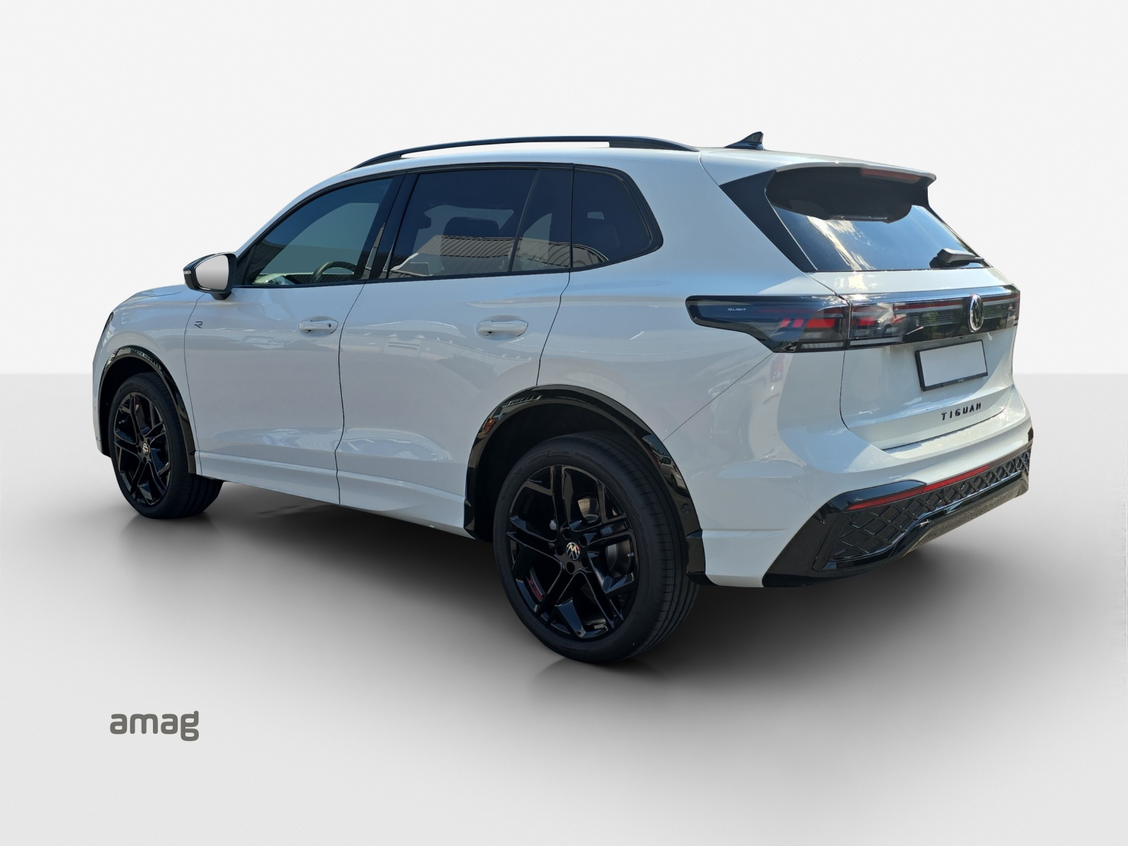 VW Tiguan 2.0 TSI DSG R-Line 4Motion-image-2