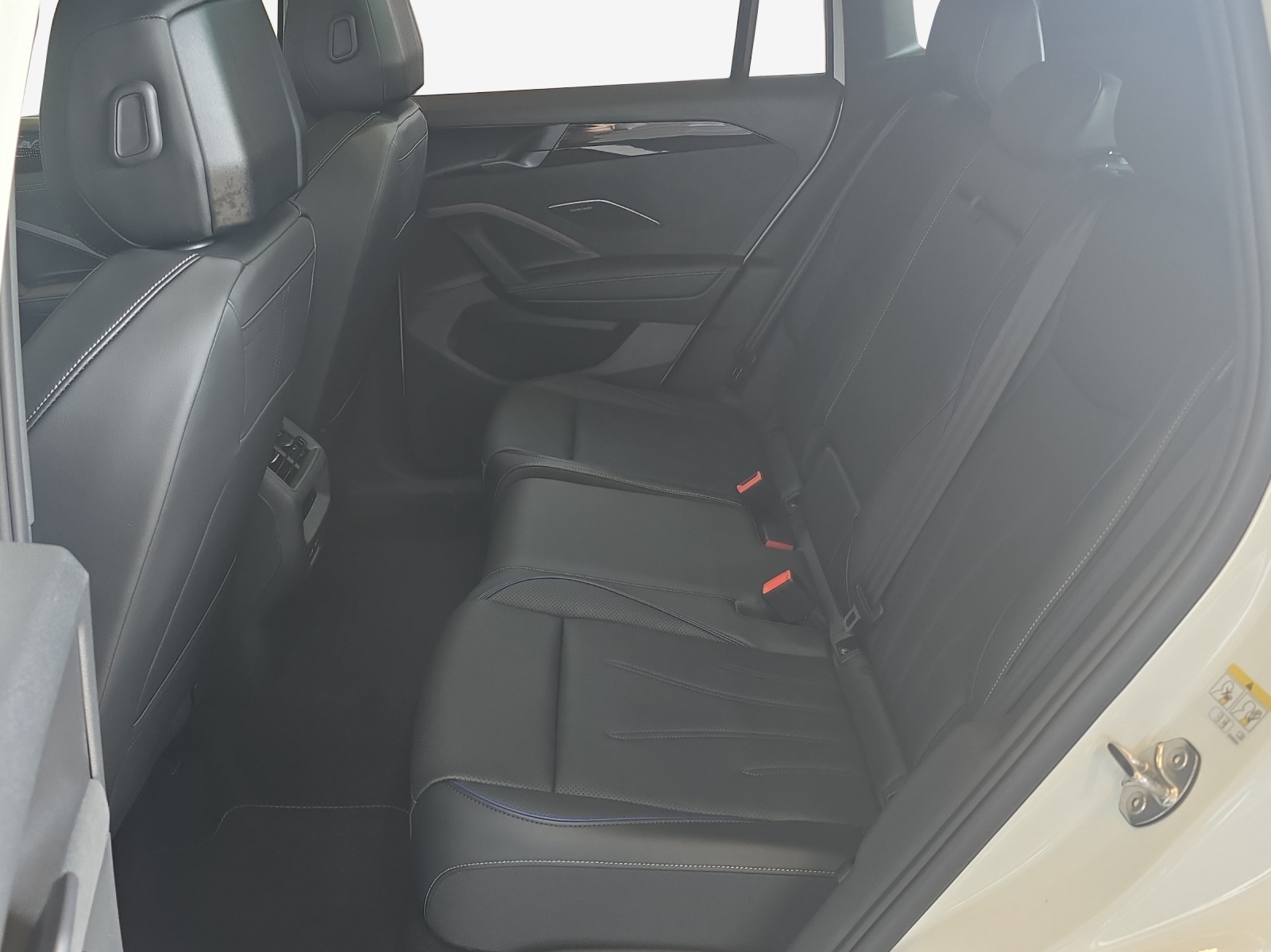 VW Tiguan 2.0 TSI DSG R-Line 4Motion-image-11
