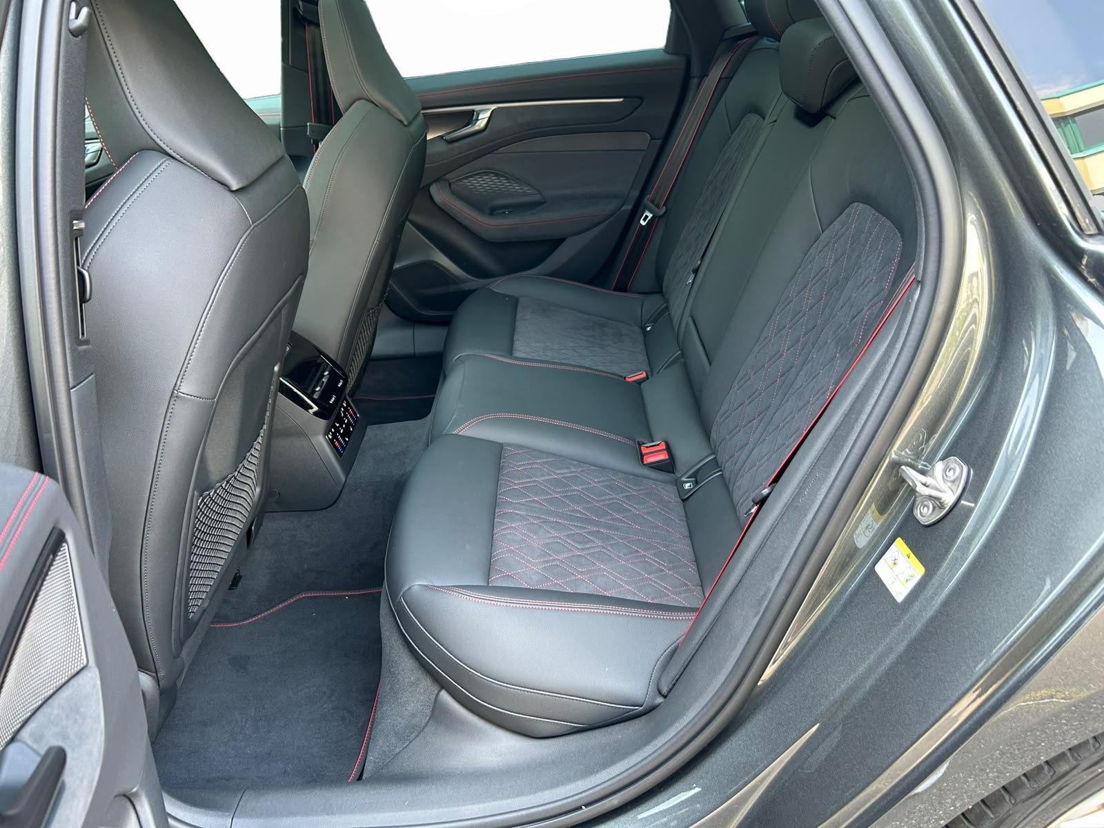 AUDI A6 Avant TFSI quattro 270 kW S tronic-image-6