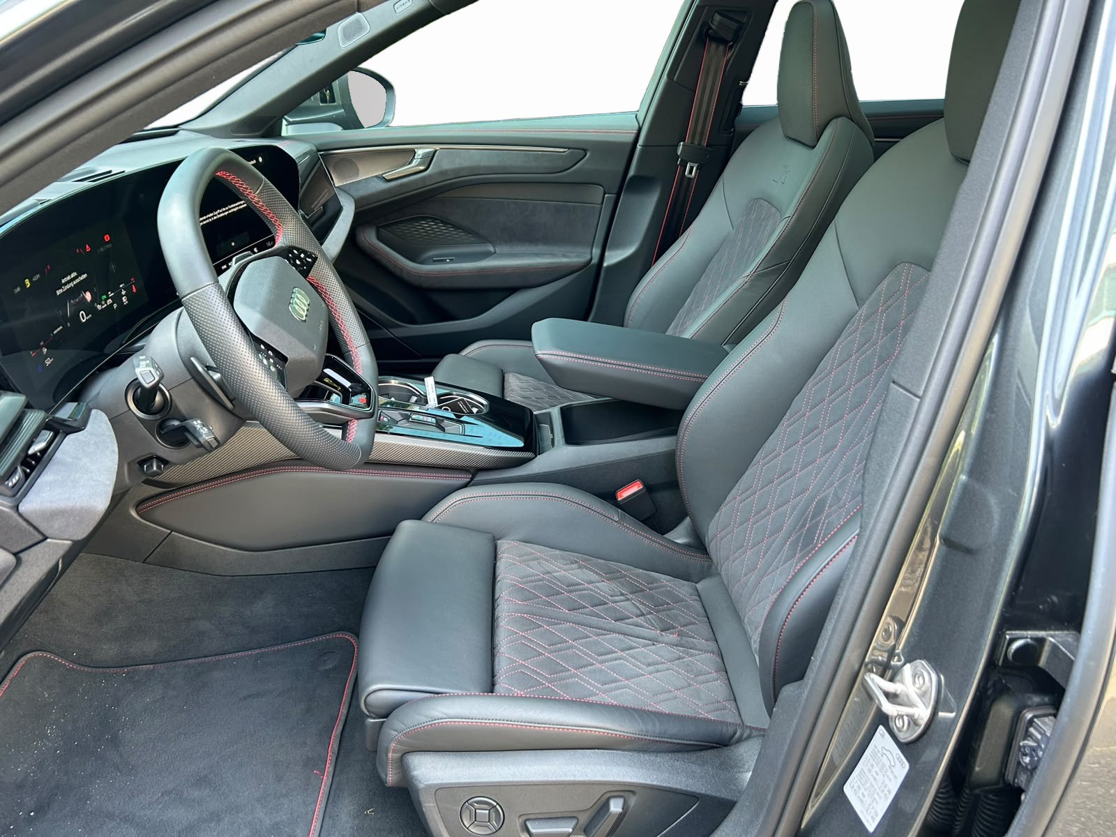 AUDI A6 Avant TFSI quattro 270 kW S tronic-image-4