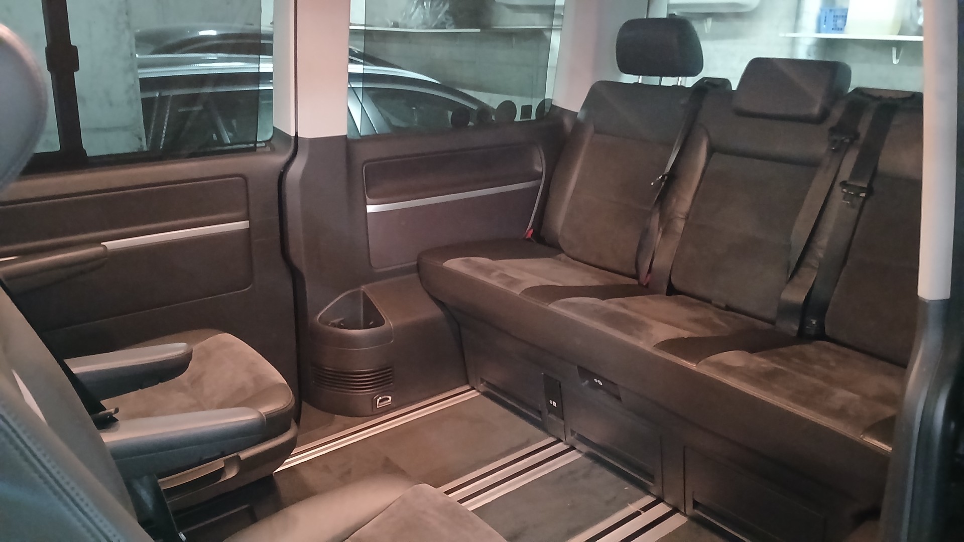 VW T5 Multivan 2.0 TDI CR Highline 4Motion-image-15