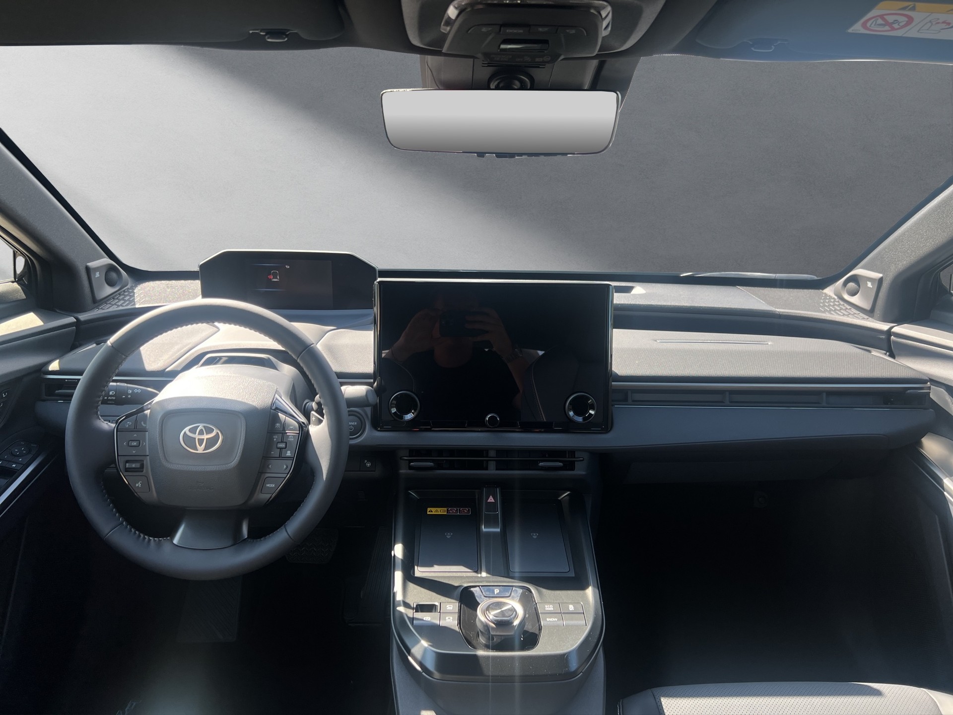 TOYOTA bZ4X Premium-image-3