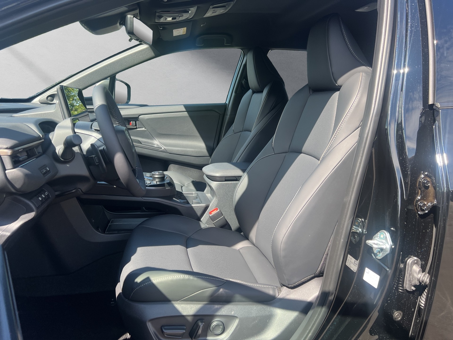 TOYOTA bZ4X Premium-image-8