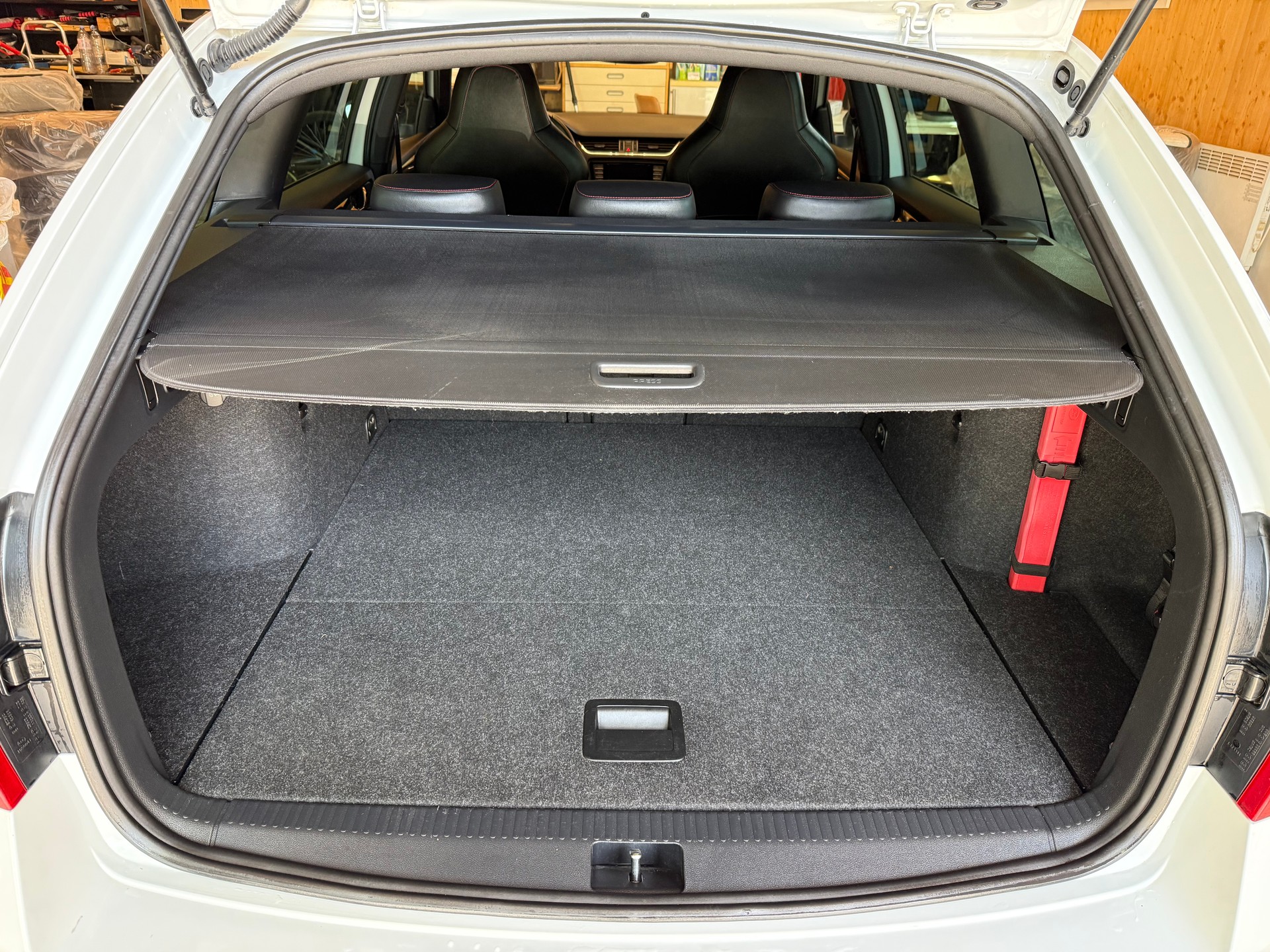 SKODA Octavia Combi 2.0 TSI RS DSG-image-13
