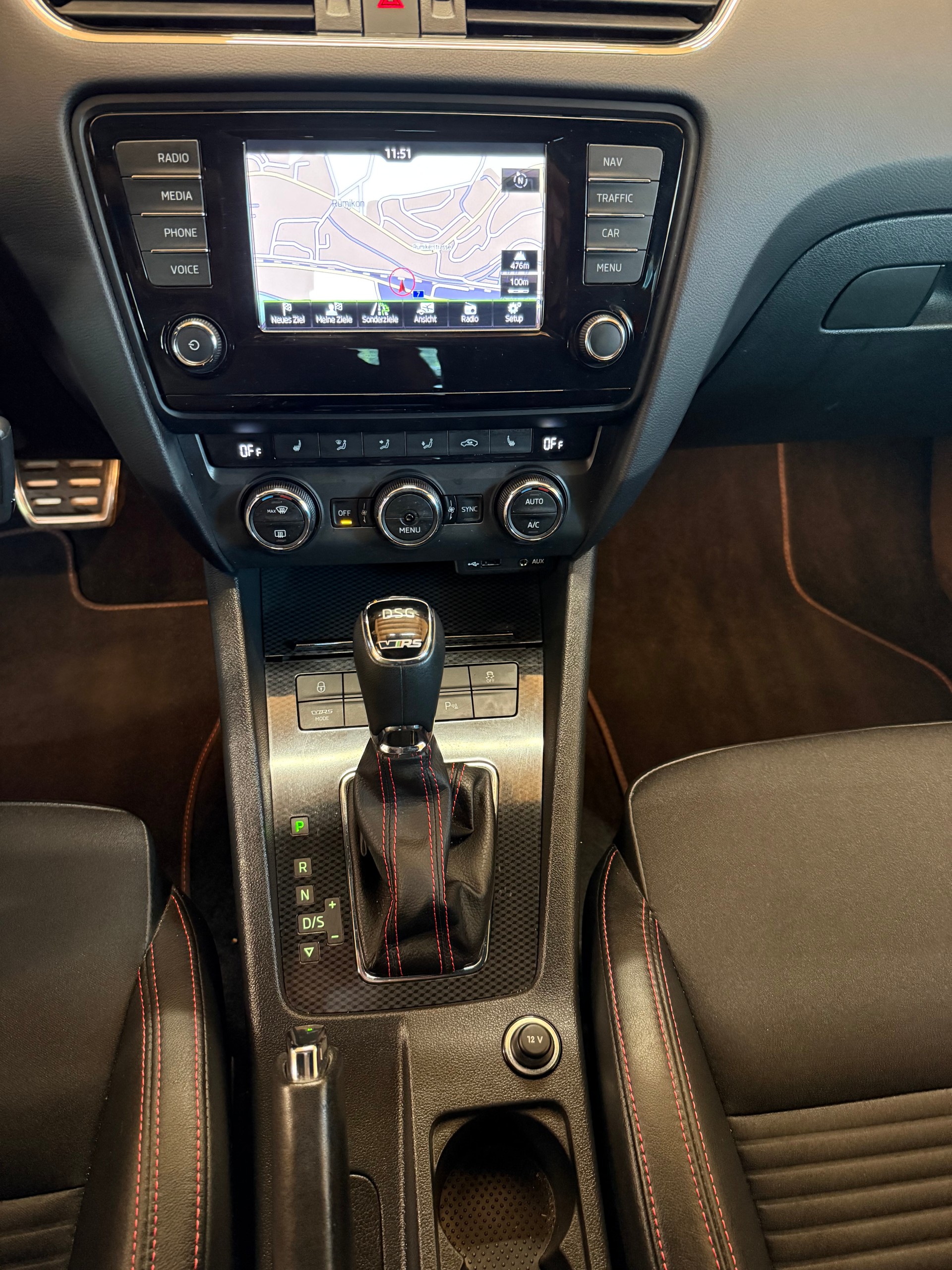 SKODA Octavia Combi 2.0 TSI RS DSG-image-11