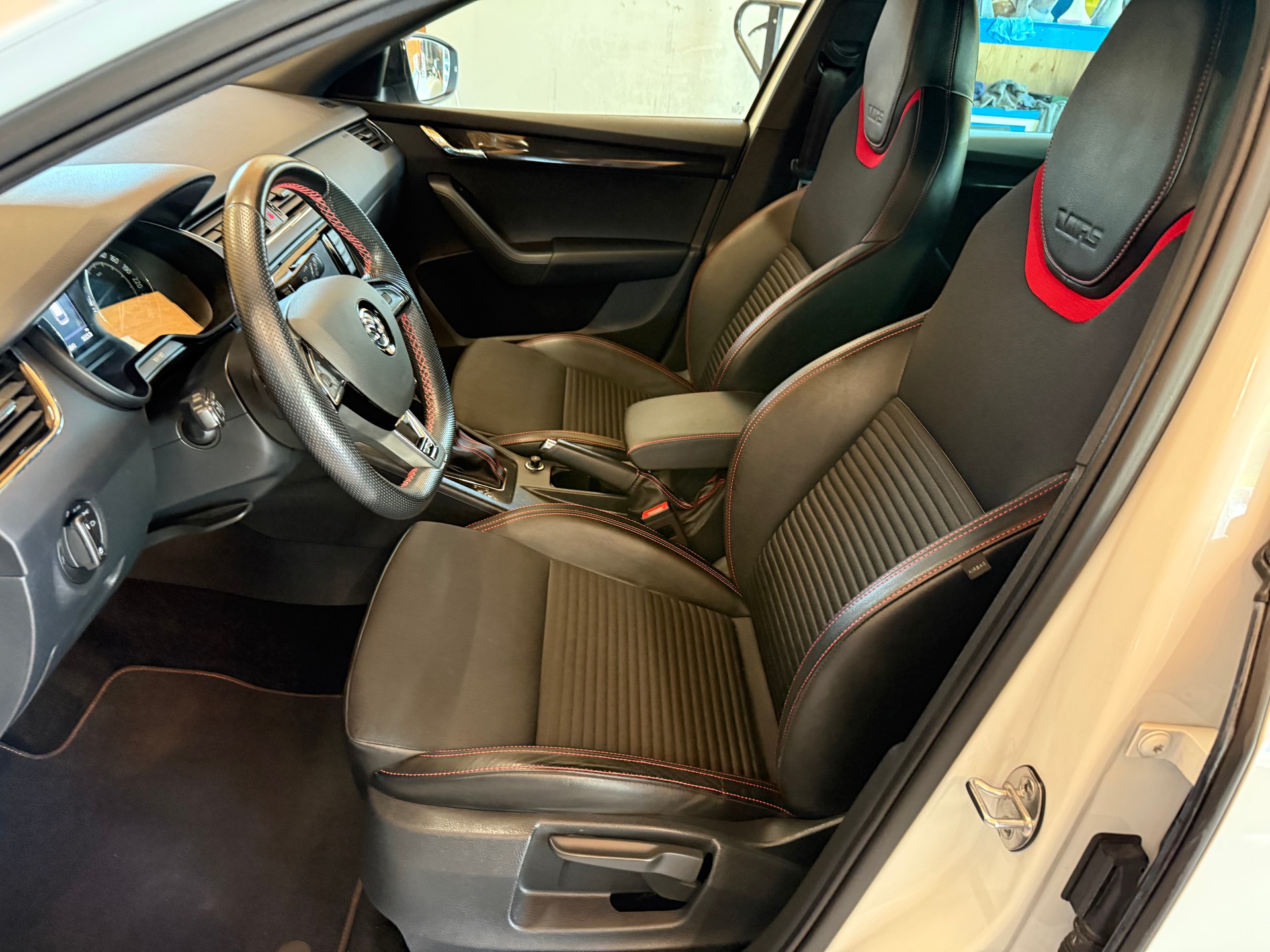 SKODA Octavia Combi 2.0 TSI RS DSG-image-6