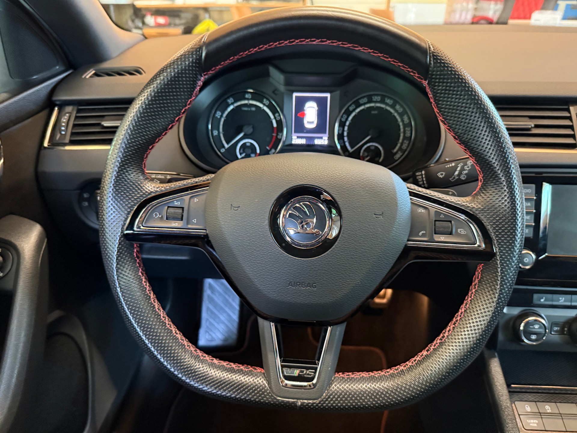 SKODA Octavia Combi 2.0 TSI RS DSG-image-9