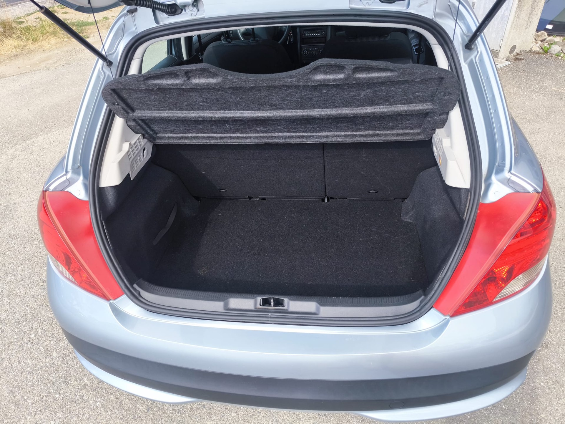 PEUGEOT 207 1.4 16V Millesim 200-image-5