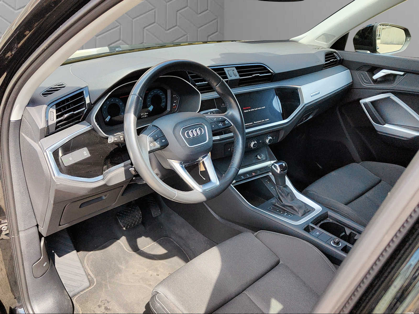 AUDI Q3 40 TFSI S line quattro S-tronic-image-11