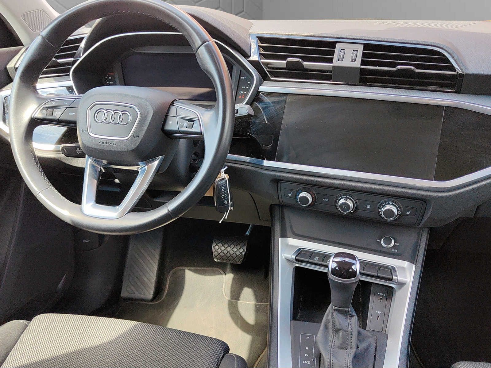 AUDI Q3 40 TFSI S line quattro S-tronic-image-14