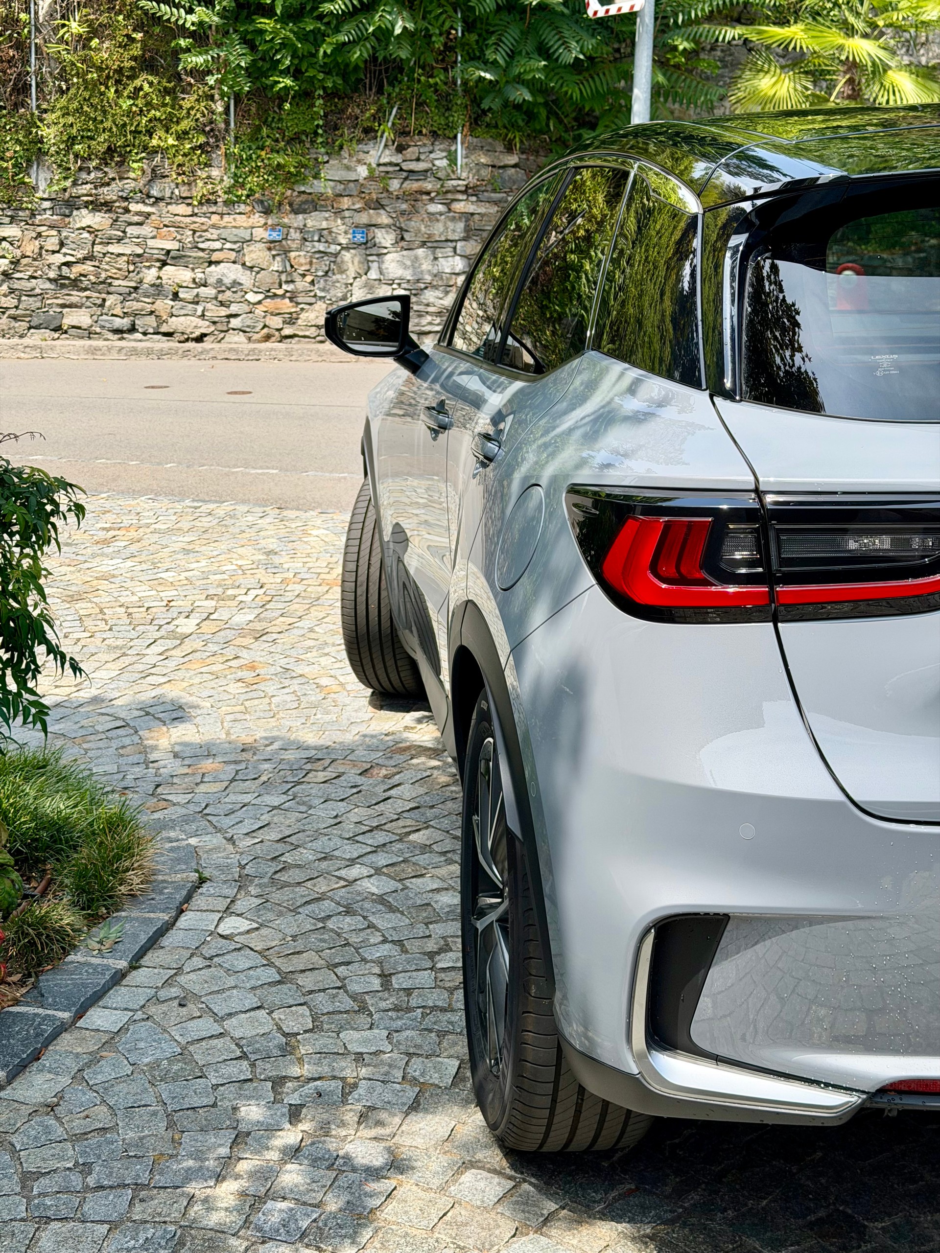 LEXUS 1.5 Hybrid Cool AWD-image-2