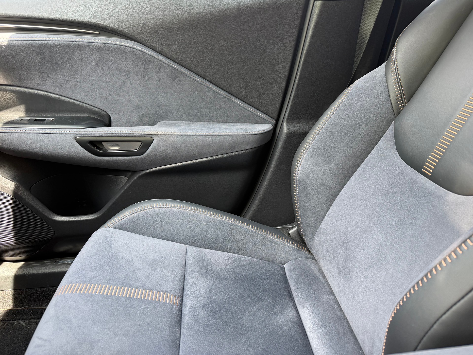LEXUS 1.5 Hybrid Cool AWD-image-5