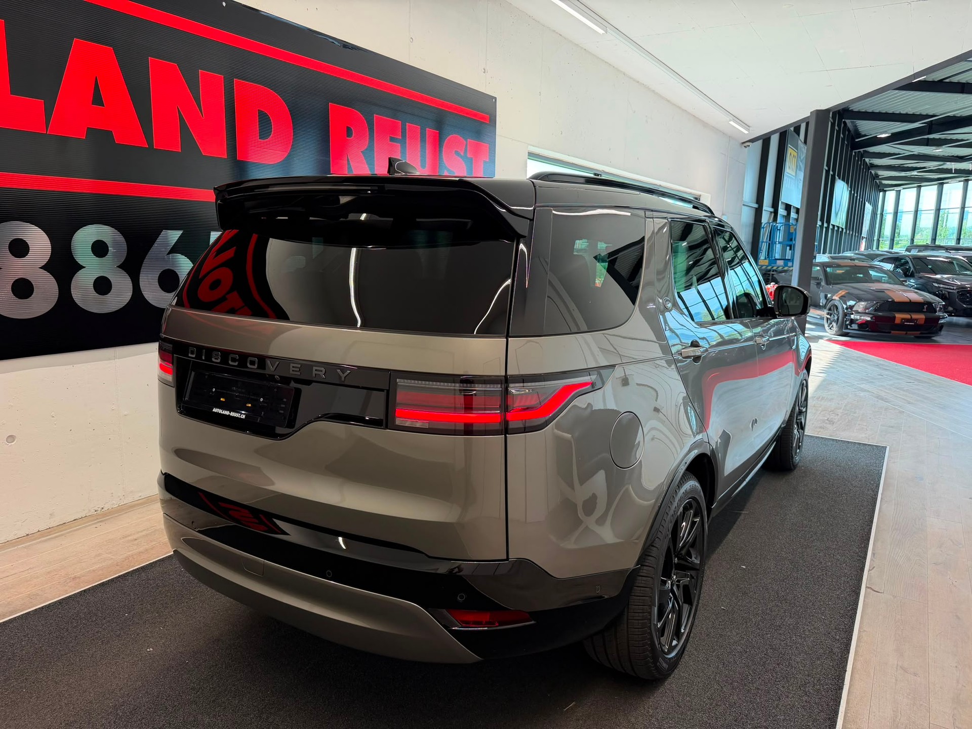 LAND ROVER Discovery 3.0D I6 350 Dynamic SE AWD Automatic-image-6
