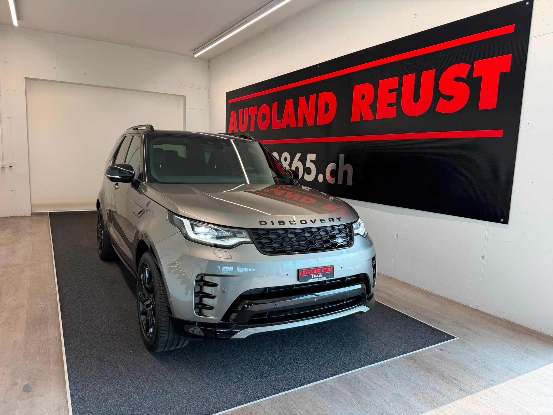 LAND ROVER Discovery 3.0D I6 350 Dynamic SE AWD Automatic-image-0