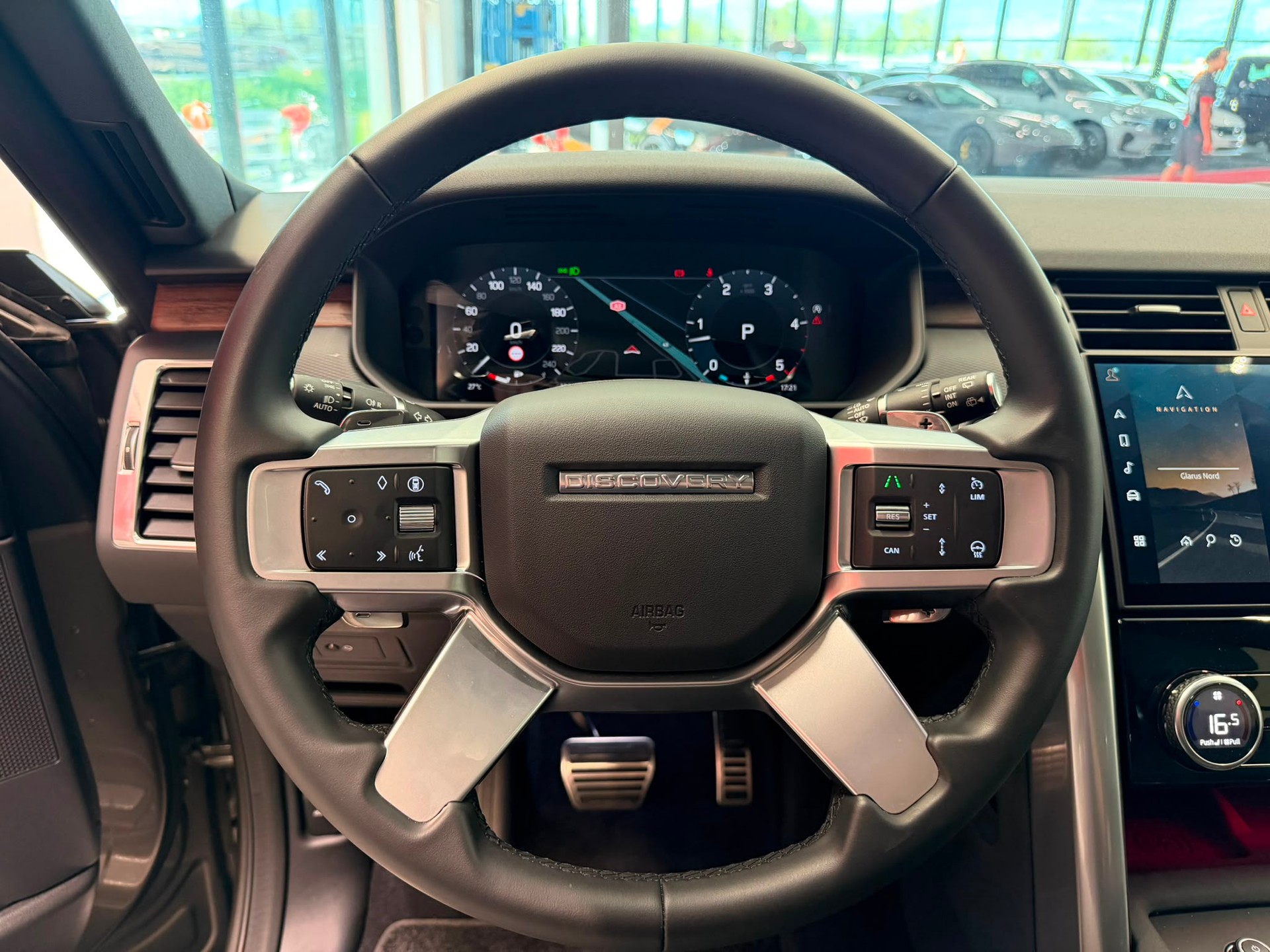 LAND ROVER Discovery 3.0D I6 350 Dynamic SE AWD Automatic-image-18