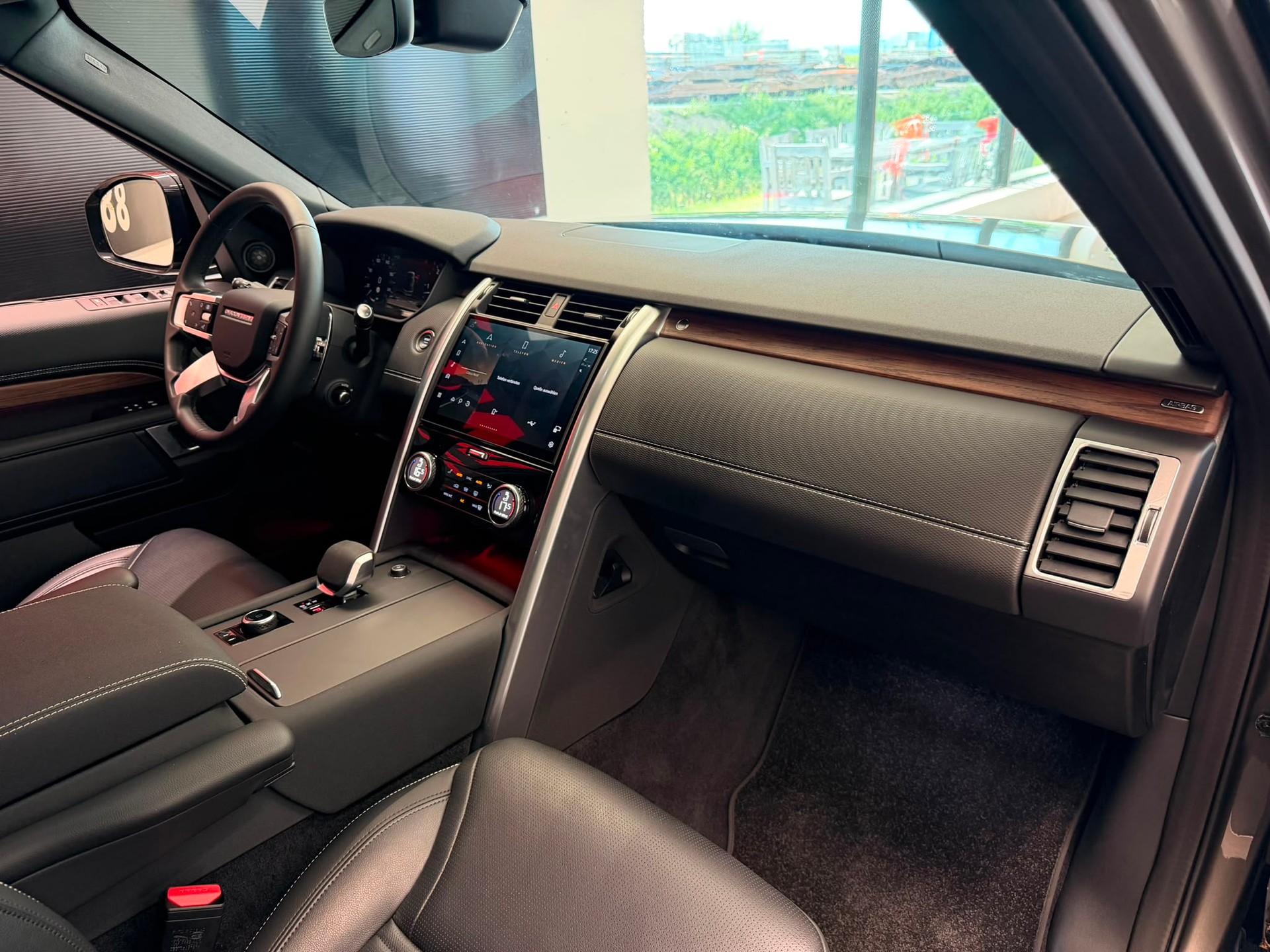 LAND ROVER Discovery 3.0D I6 350 Dynamic SE AWD Automatic-image-25