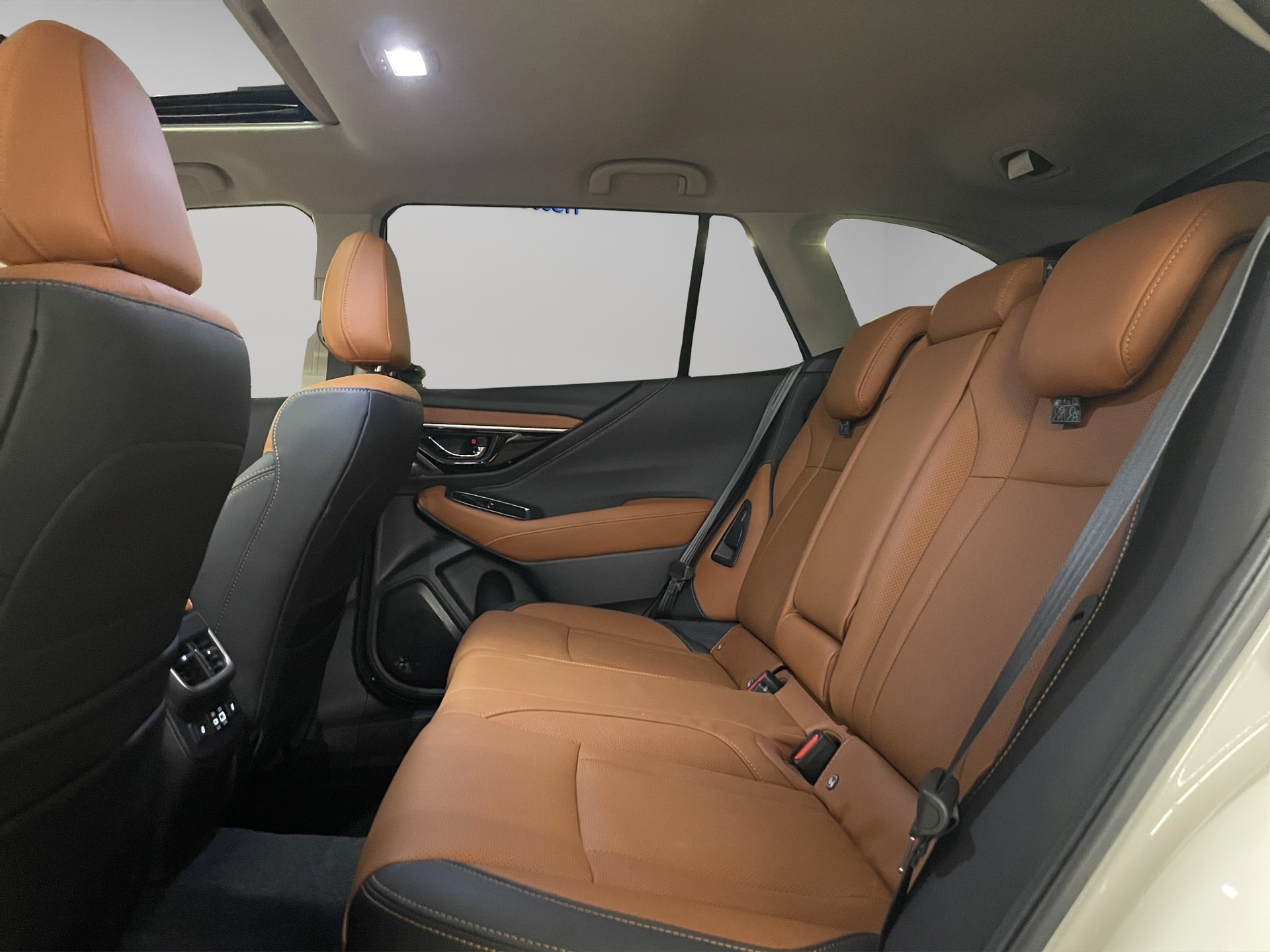 SUBARU Outback 2.5i 30th Anniversary Edition-image-8