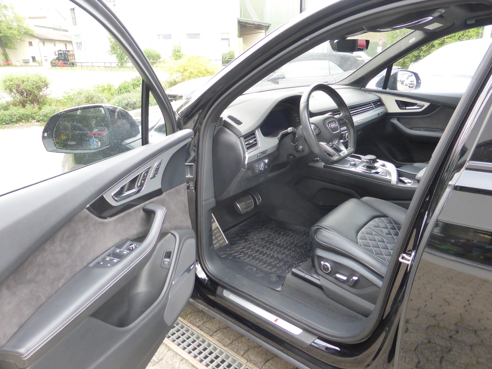 AUDI SQ7 4.0 TDI quattro tiptronic-image-9