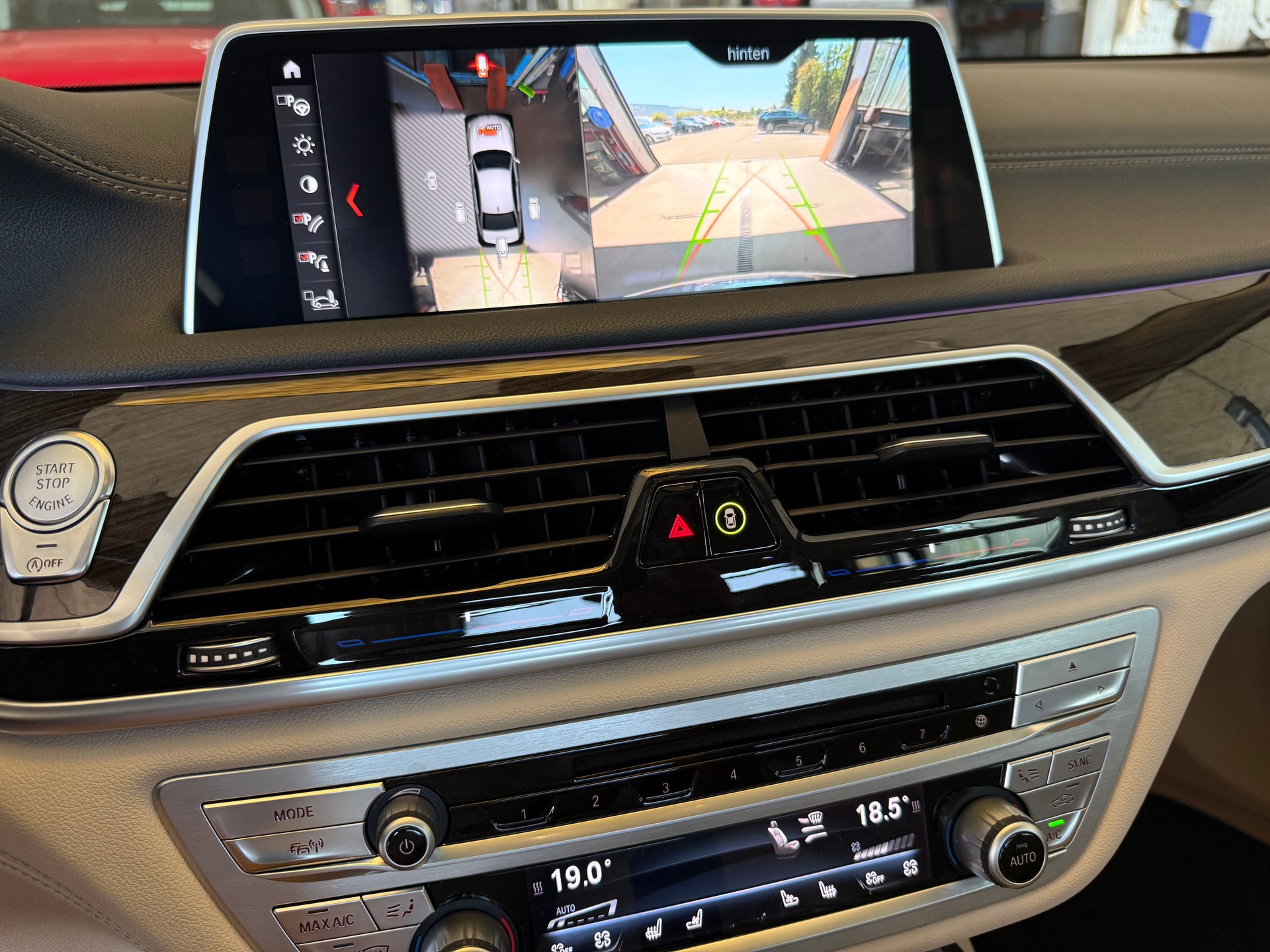 BMW 750i xDrive Steptronic-image-9