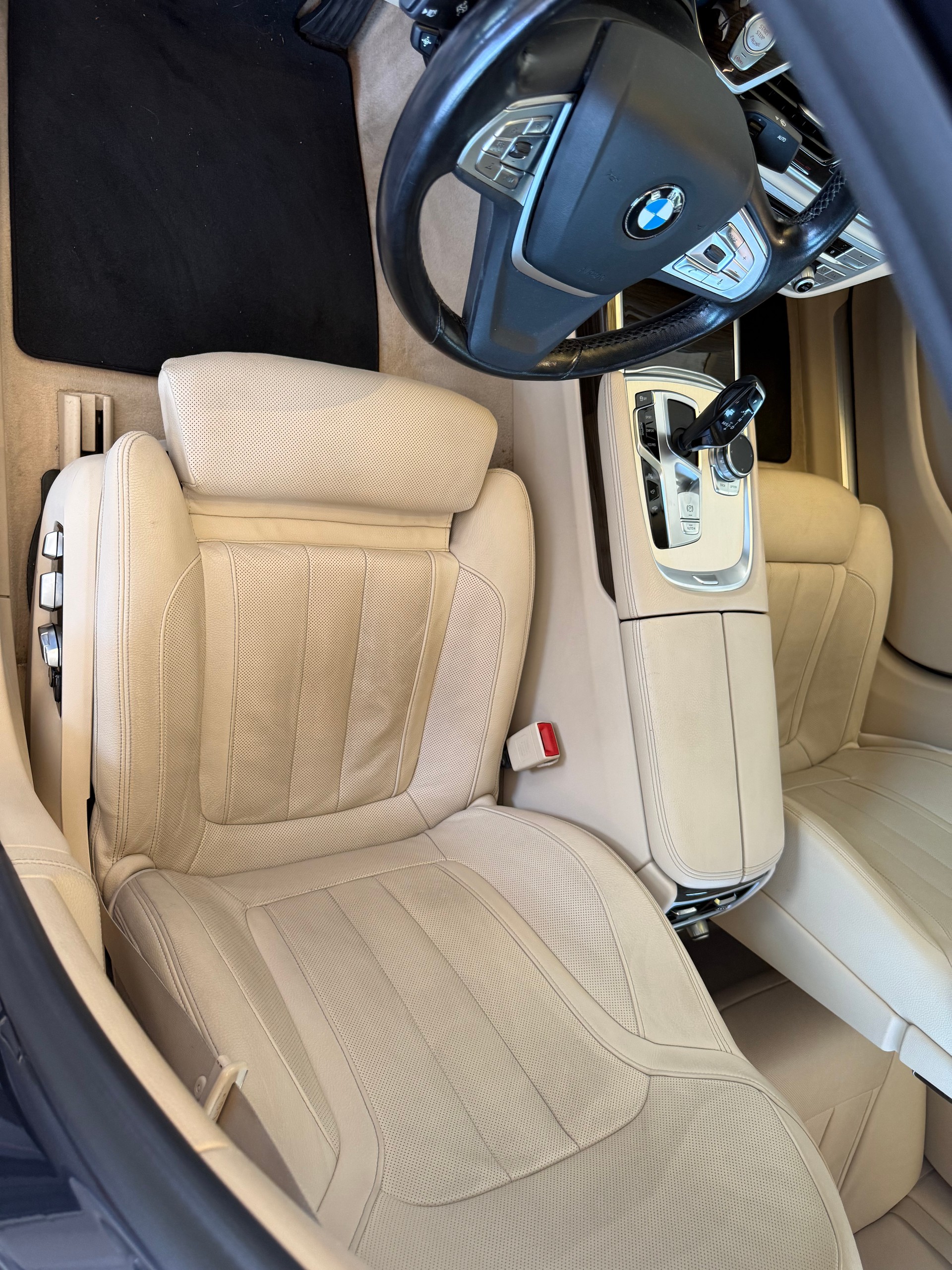 BMW 750i xDrive Steptronic-image-7