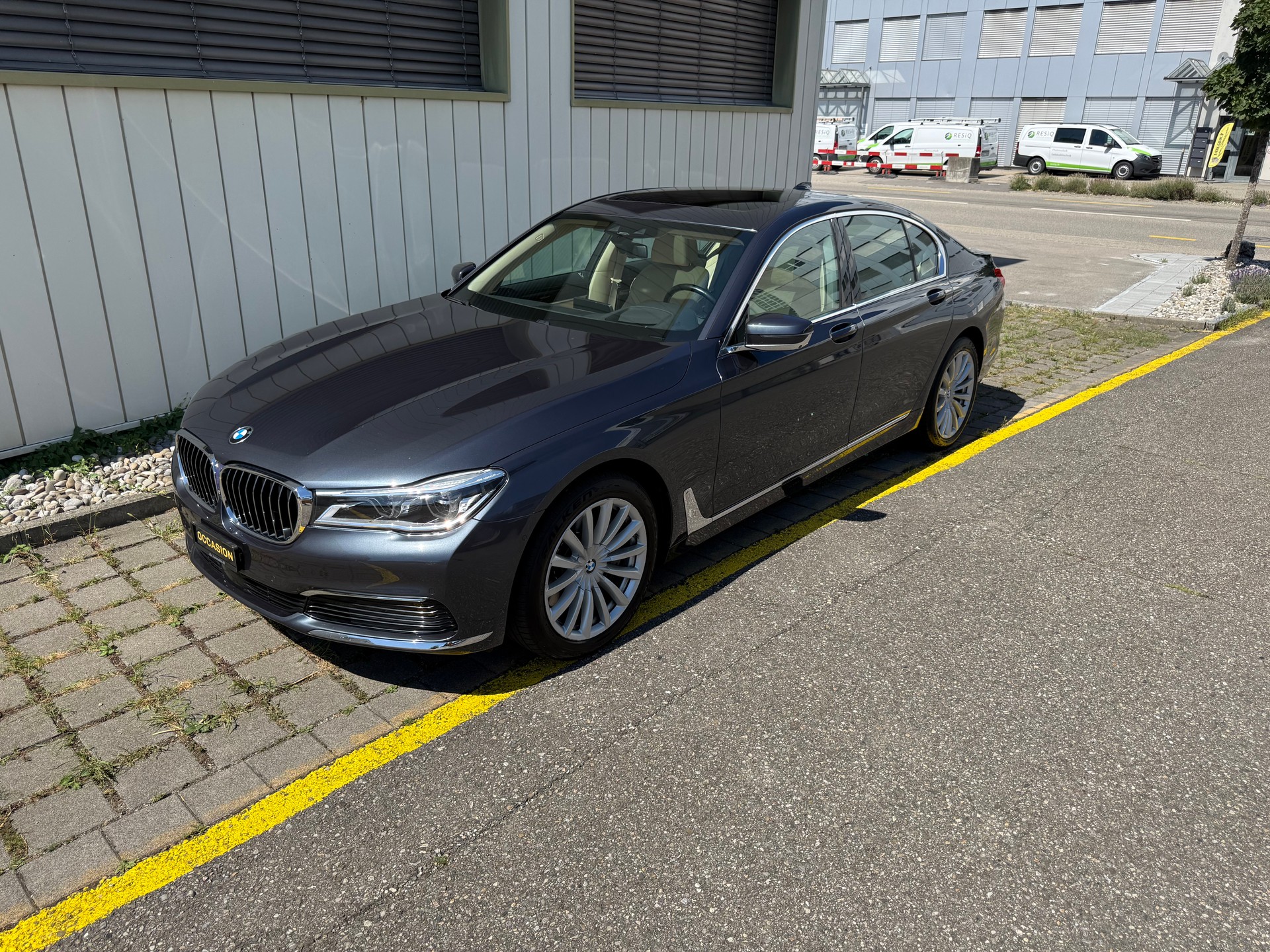 BMW 750i xDrive Steptronic-image-1
