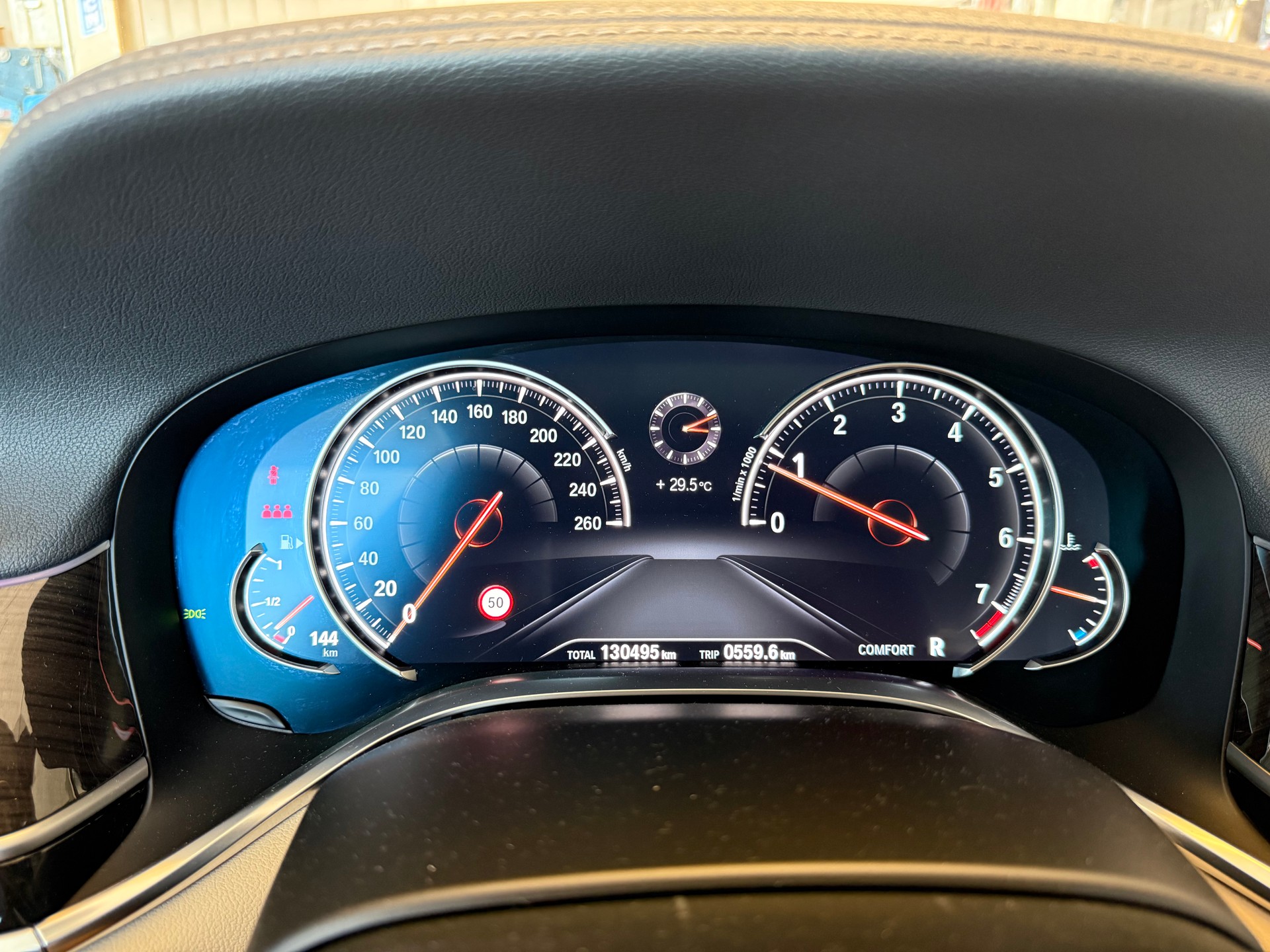 BMW 750i xDrive Steptronic-image-11