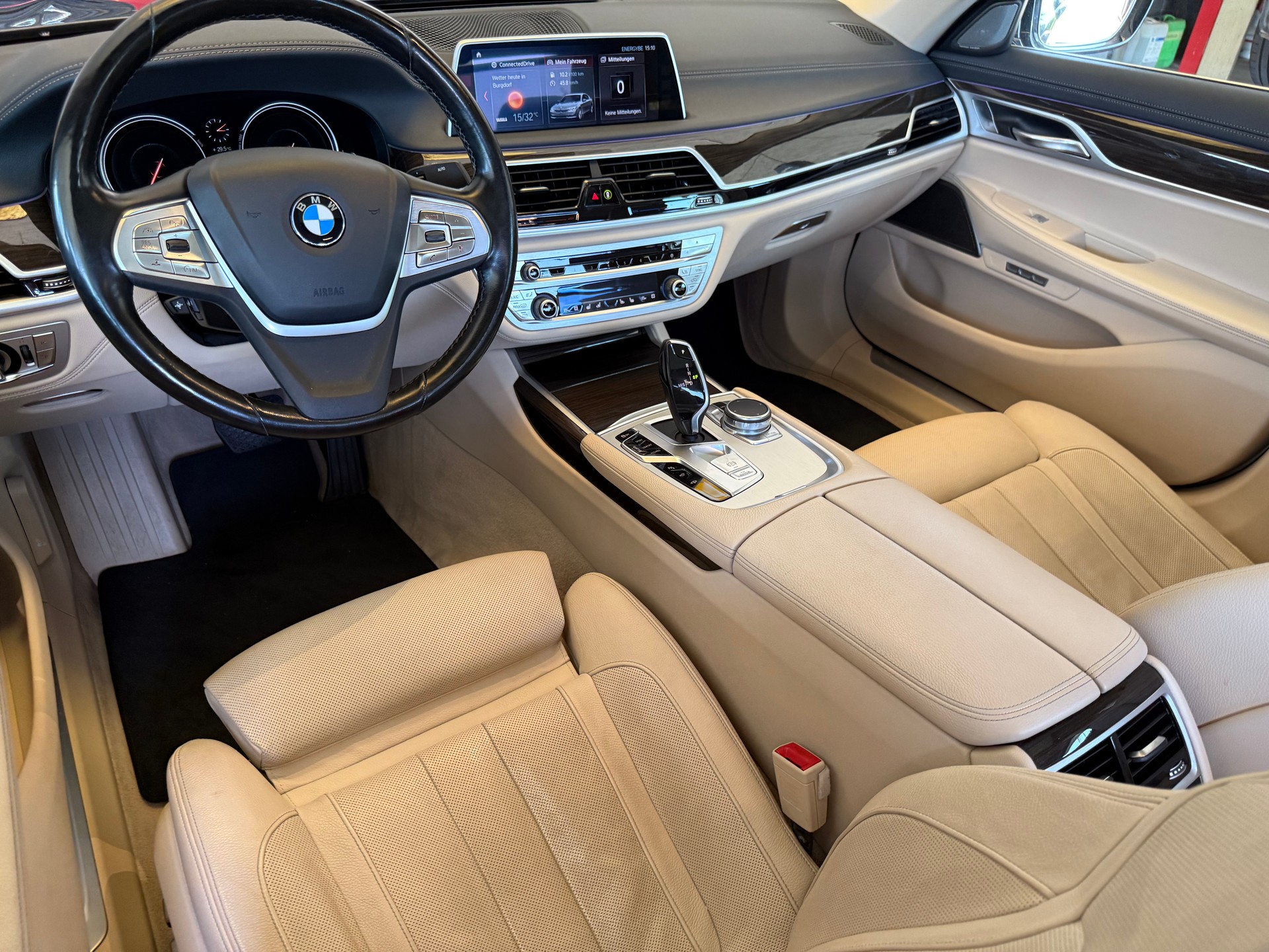 BMW 750i xDrive Steptronic-image-8