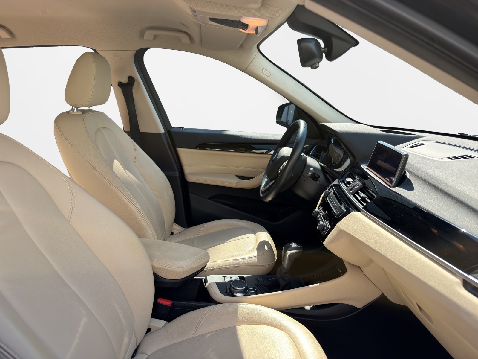 BMW X1 xDrive 20i-image-17