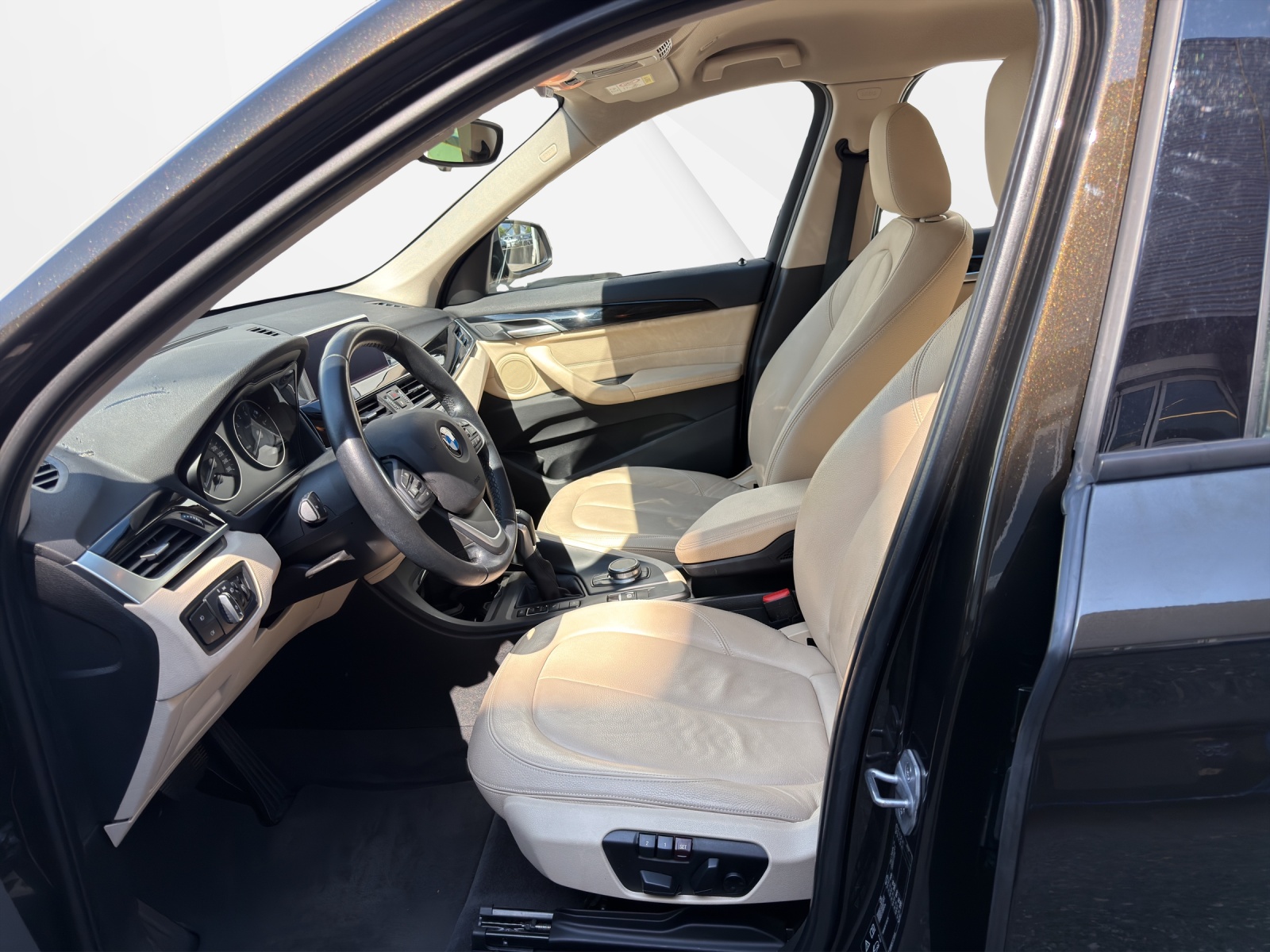 BMW X1 xDrive 20i-image-11
