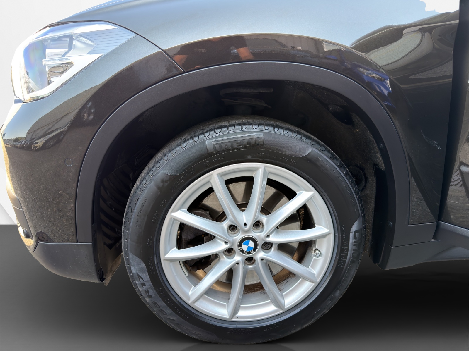 BMW X1 xDrive 20i-image-10
