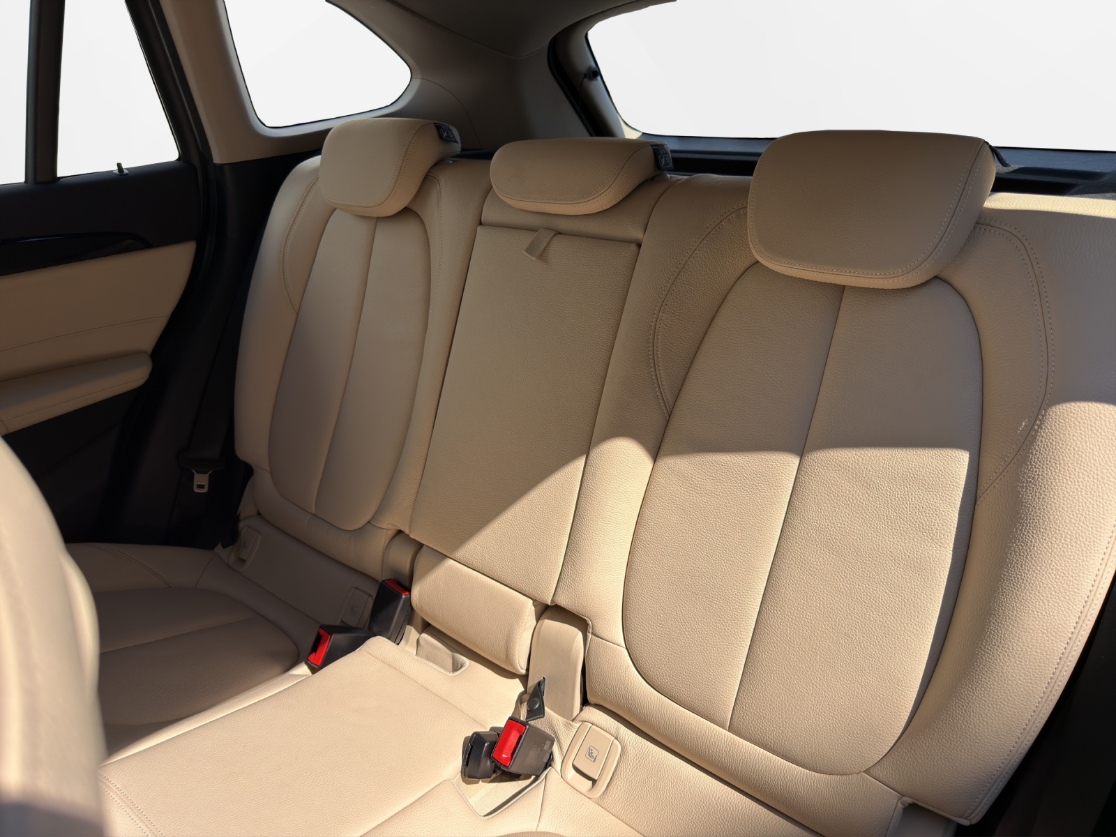 BMW X1 xDrive 20i-image-18
