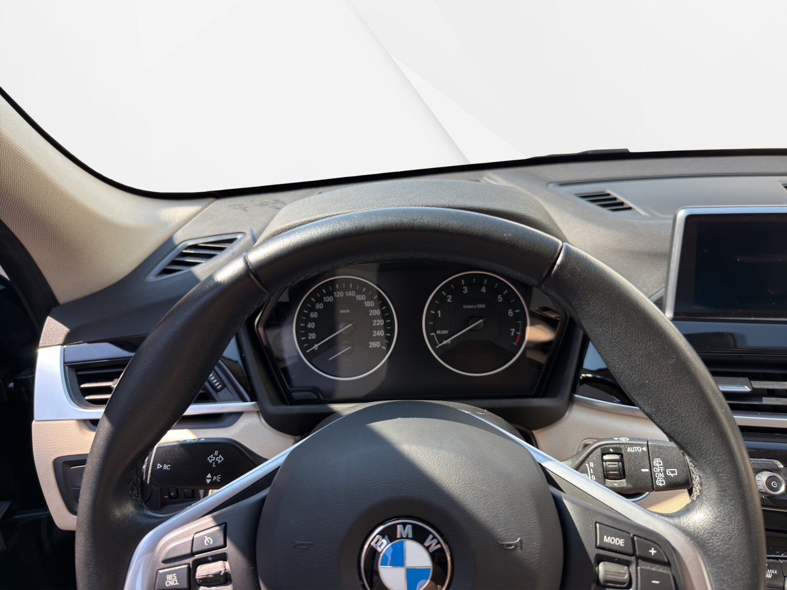 BMW X1 xDrive 20i-image-14