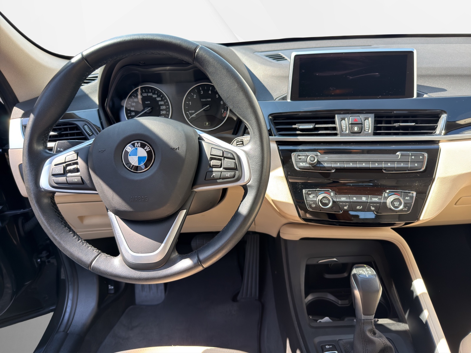 BMW X1 xDrive 20i-image-12