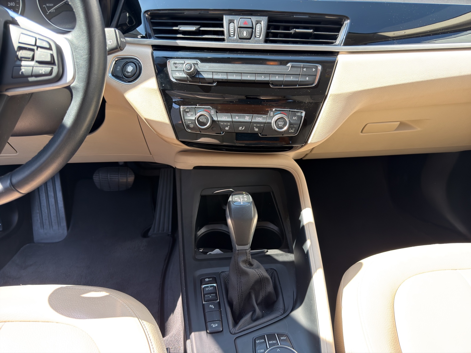BMW X1 xDrive 20i-image-15